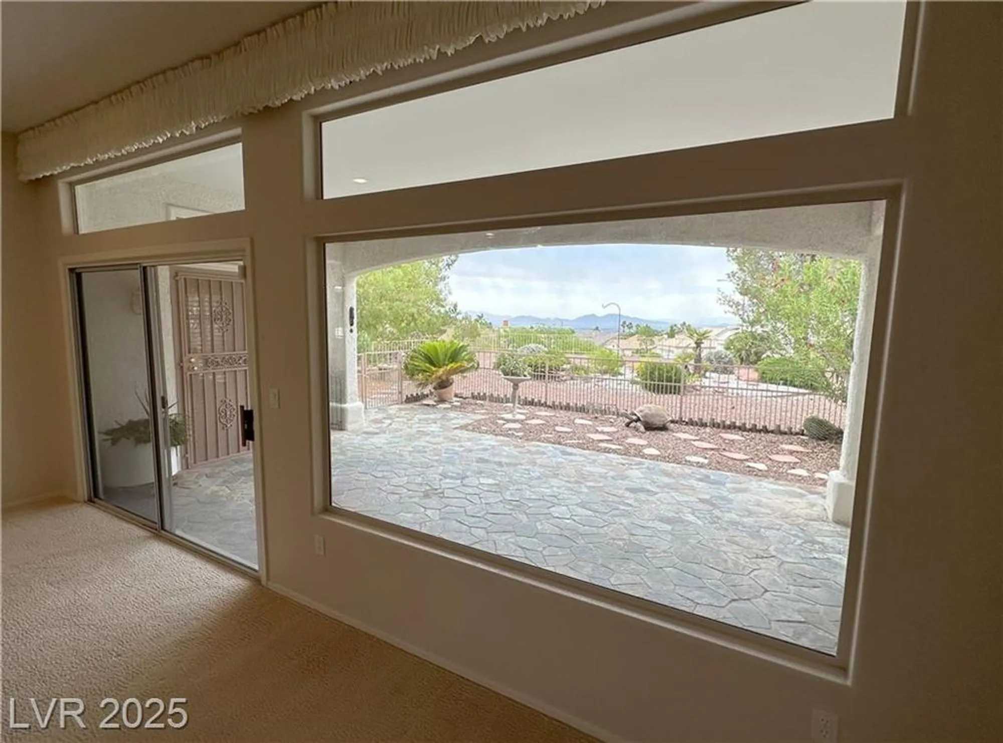 Property Slideshow image 6 of 34 | 2524 banora point dr, Las Vegas, NV, 89134