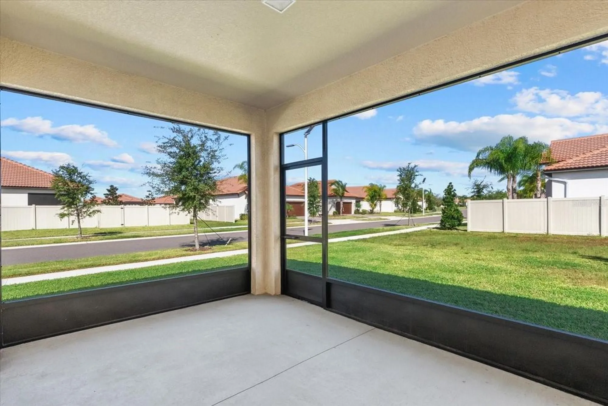 Property Slideshow image 31 of 52 | 5524 little path dr, Wimauma, FL, 33598