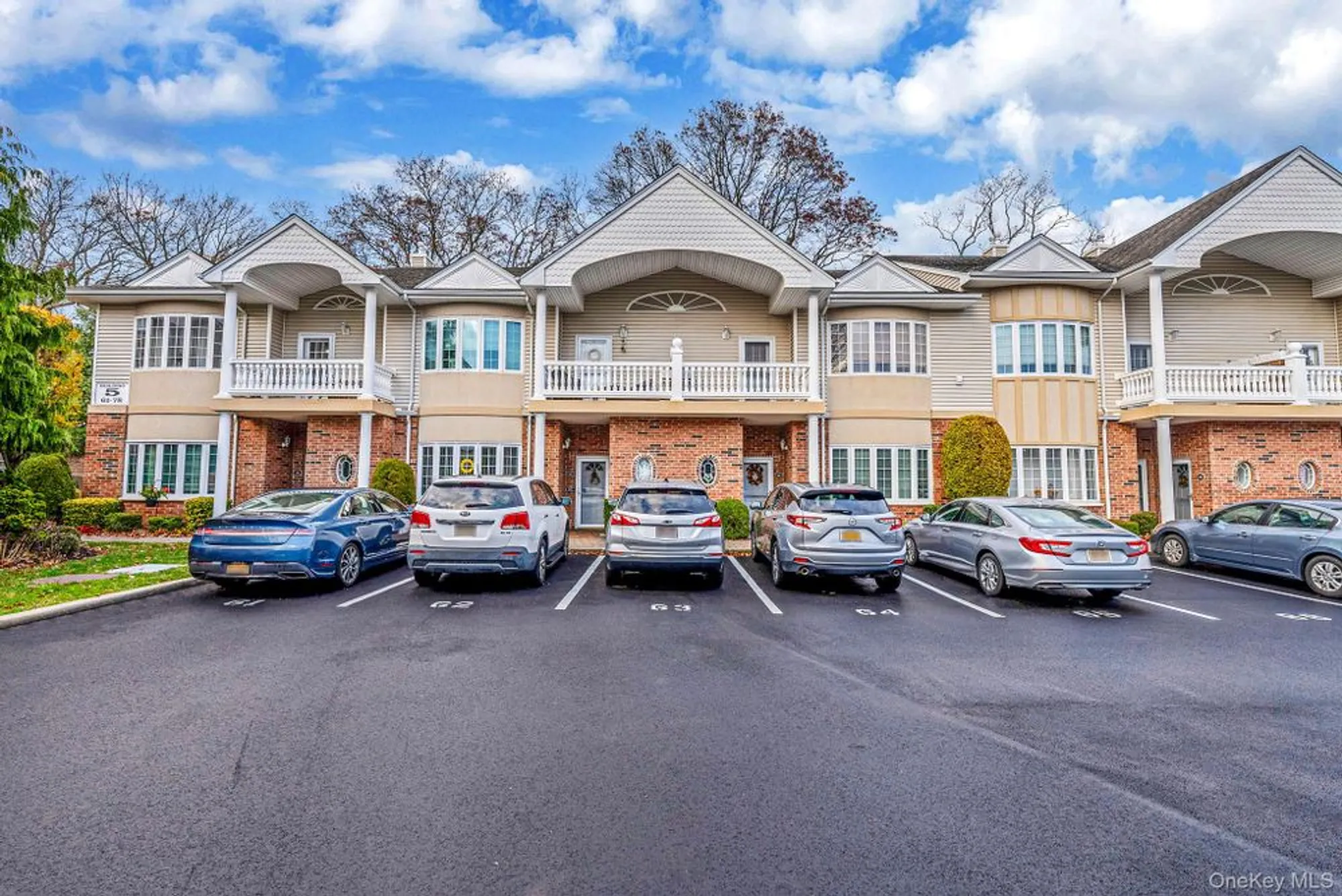 Property Slideshow image 1 of 16 | 66 sarah ct, Amityville, NY, 11701