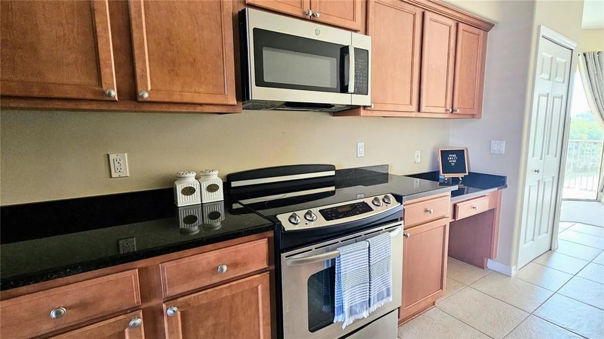 Property Slideshow image 13 of 47 | 1251 burgos dr # 303, Sarasota, FL, 34238