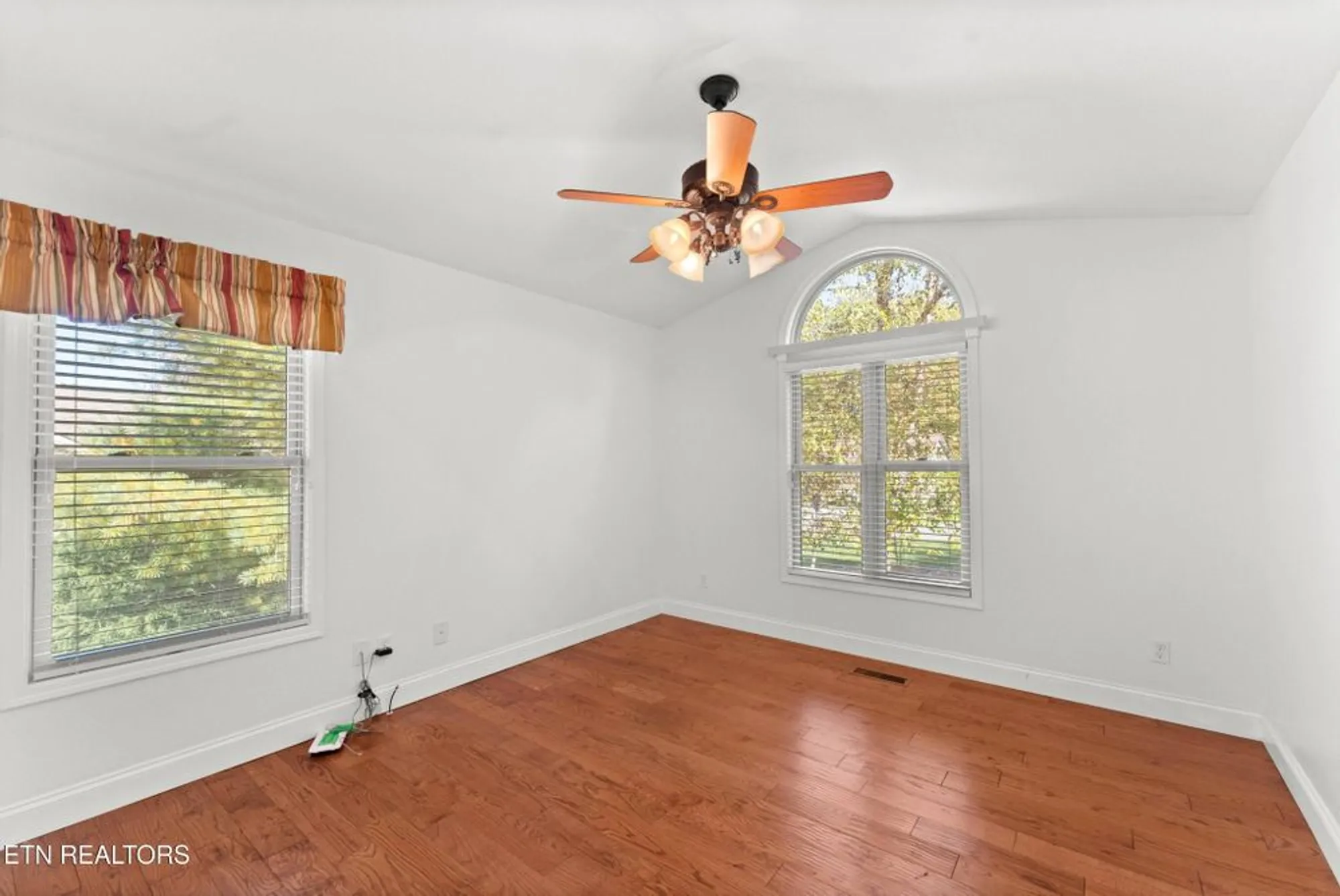 Property Slideshow image 27 of 38 | 109 markham ln, Crossville, TN, 38558