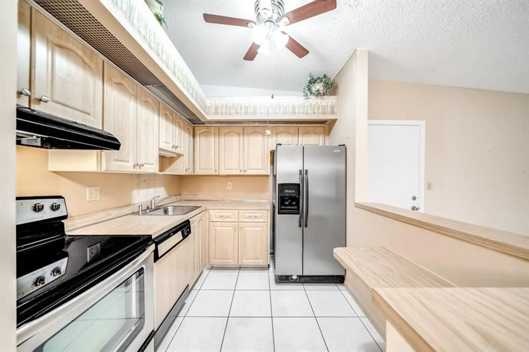 Property Slideshow image 11 of 30 | 9933 n belfort cir 201, Tamarac, FL, 33321
