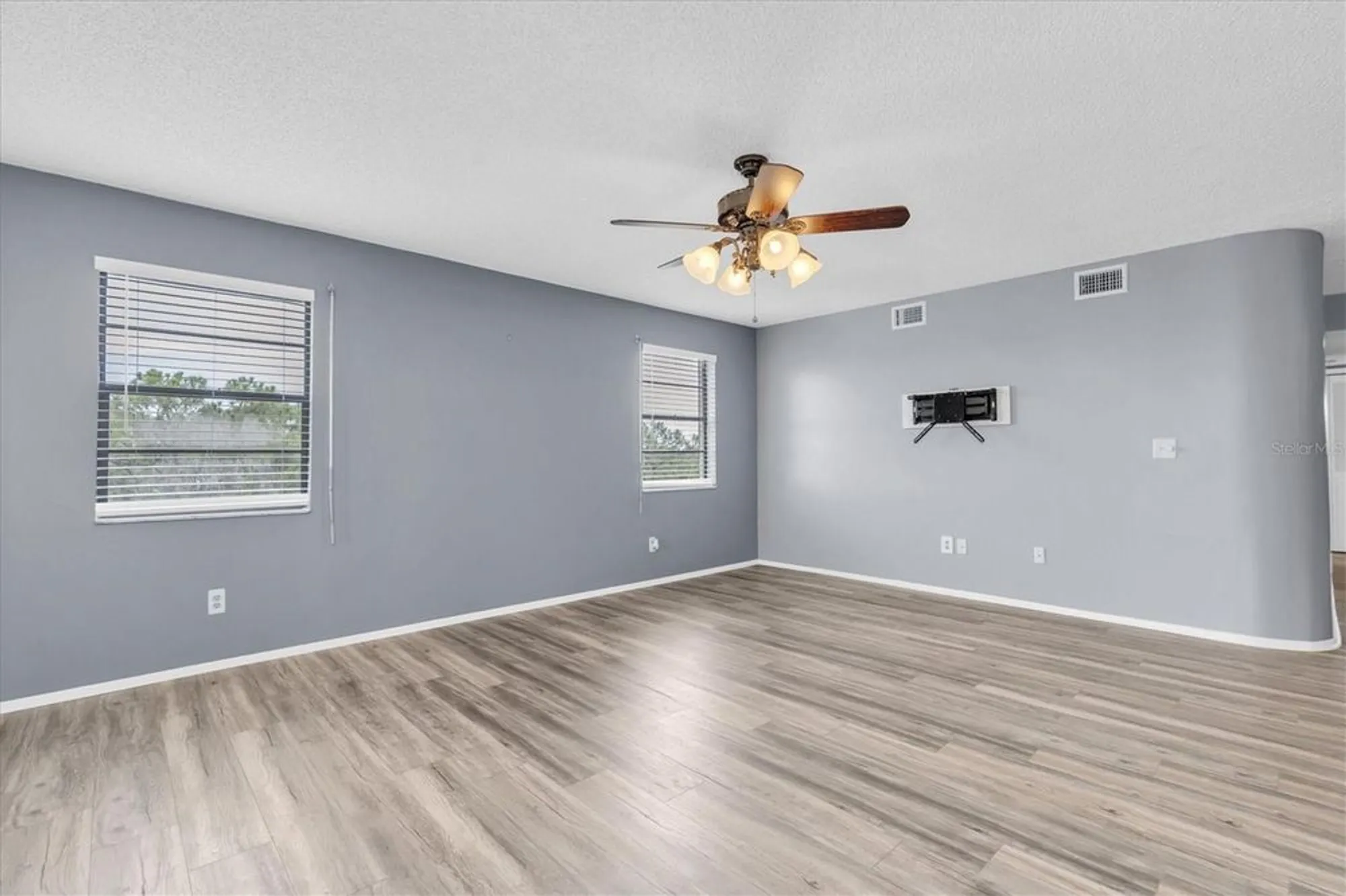 Property Slideshow image 8 of 48 | 8198 terrace garden dr n unit 511, Saint Petersburg, FL, 33709