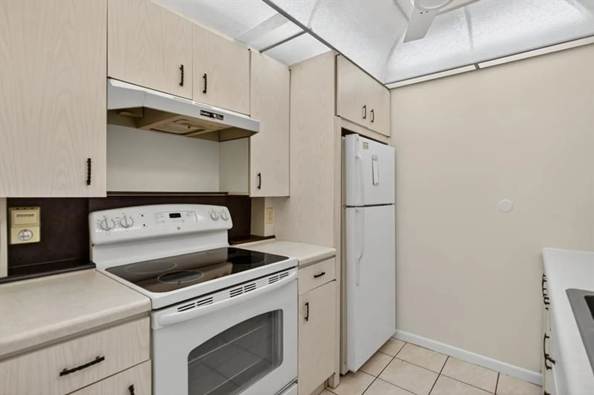 Property Slideshow image 9 of 60 | 2401 antigua cir e3, Coconut Creek, FL, 33066