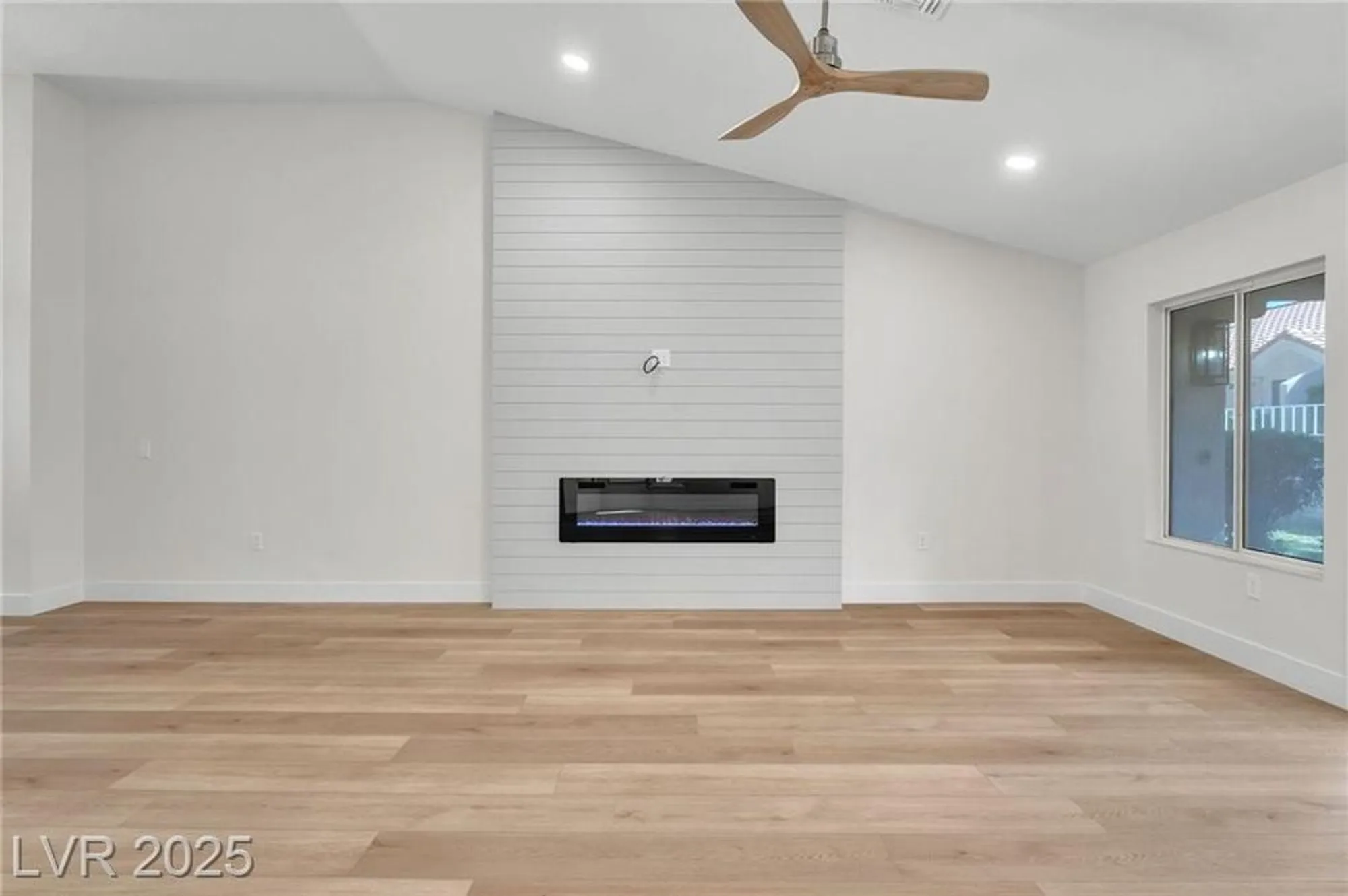 Property Slideshow image 16 of 61 | 8537 glenmount dr, Las Vegas, NV, 89134