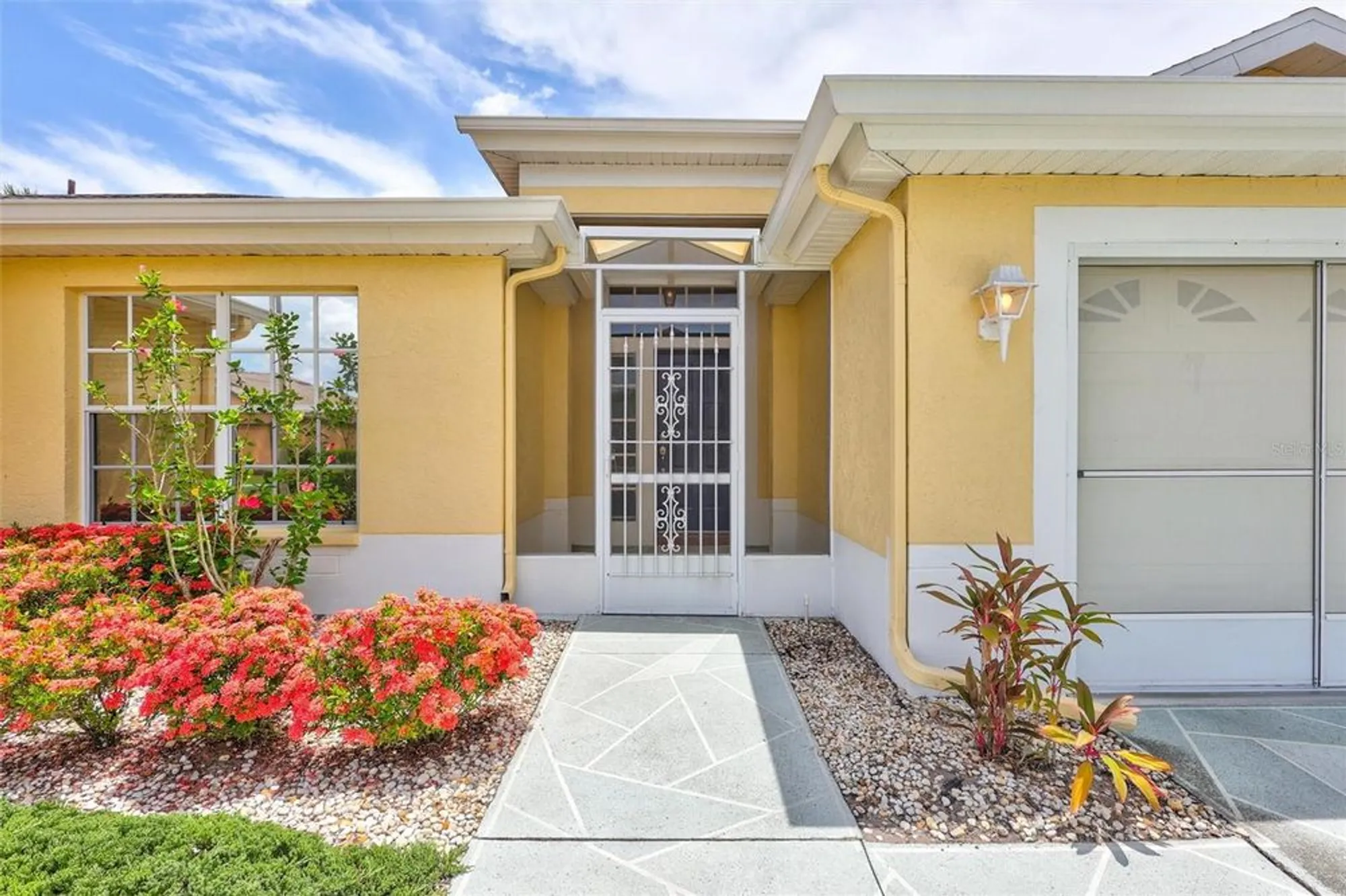 Property Slideshow image 3 of 48 | 811 staffordshire ln 32, Sun City Center, FL, 33573
