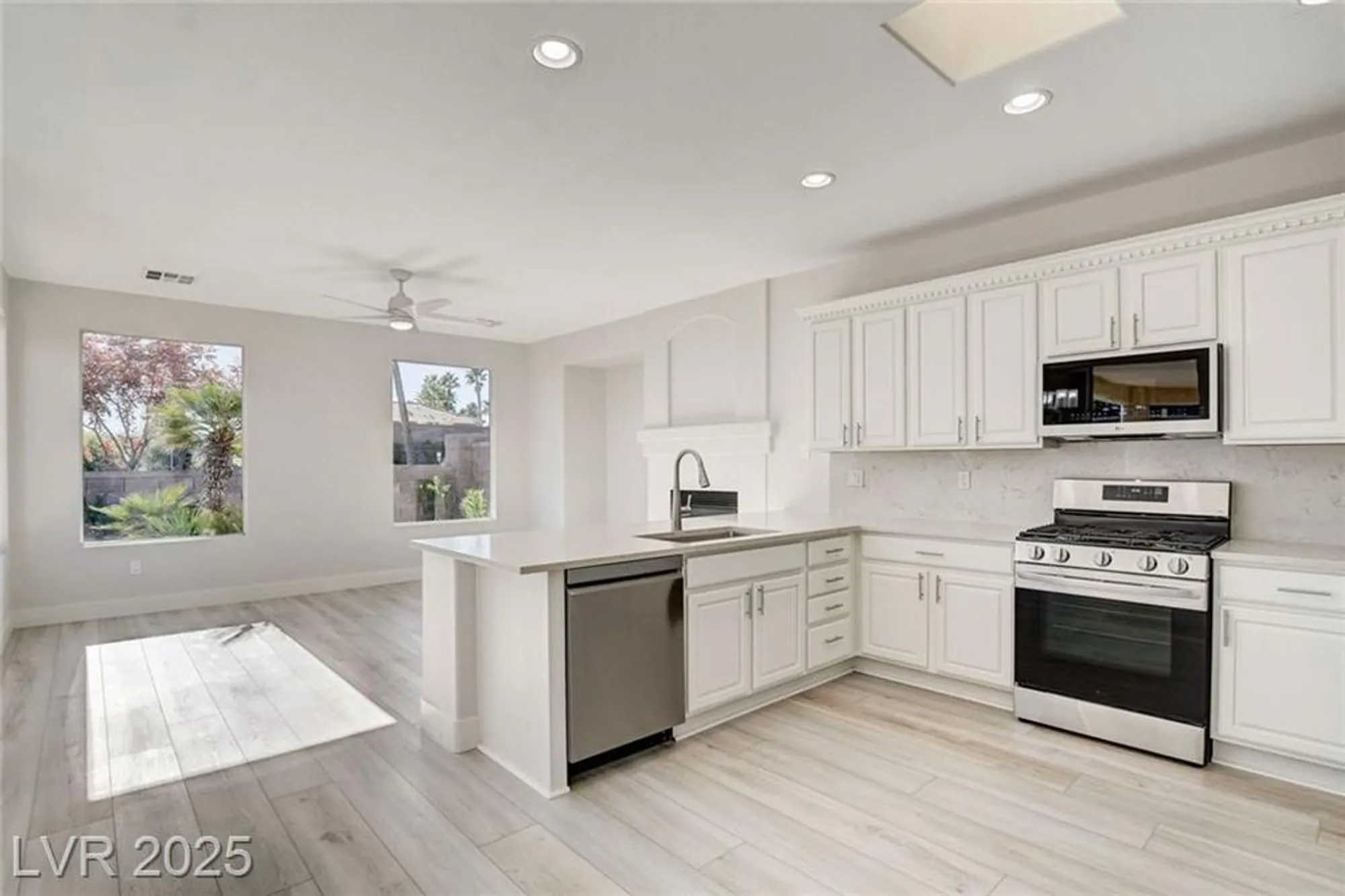 Property Slideshow image 11 of 57 | 10623 riva de fiore ave, Las Vegas, NV, 89135