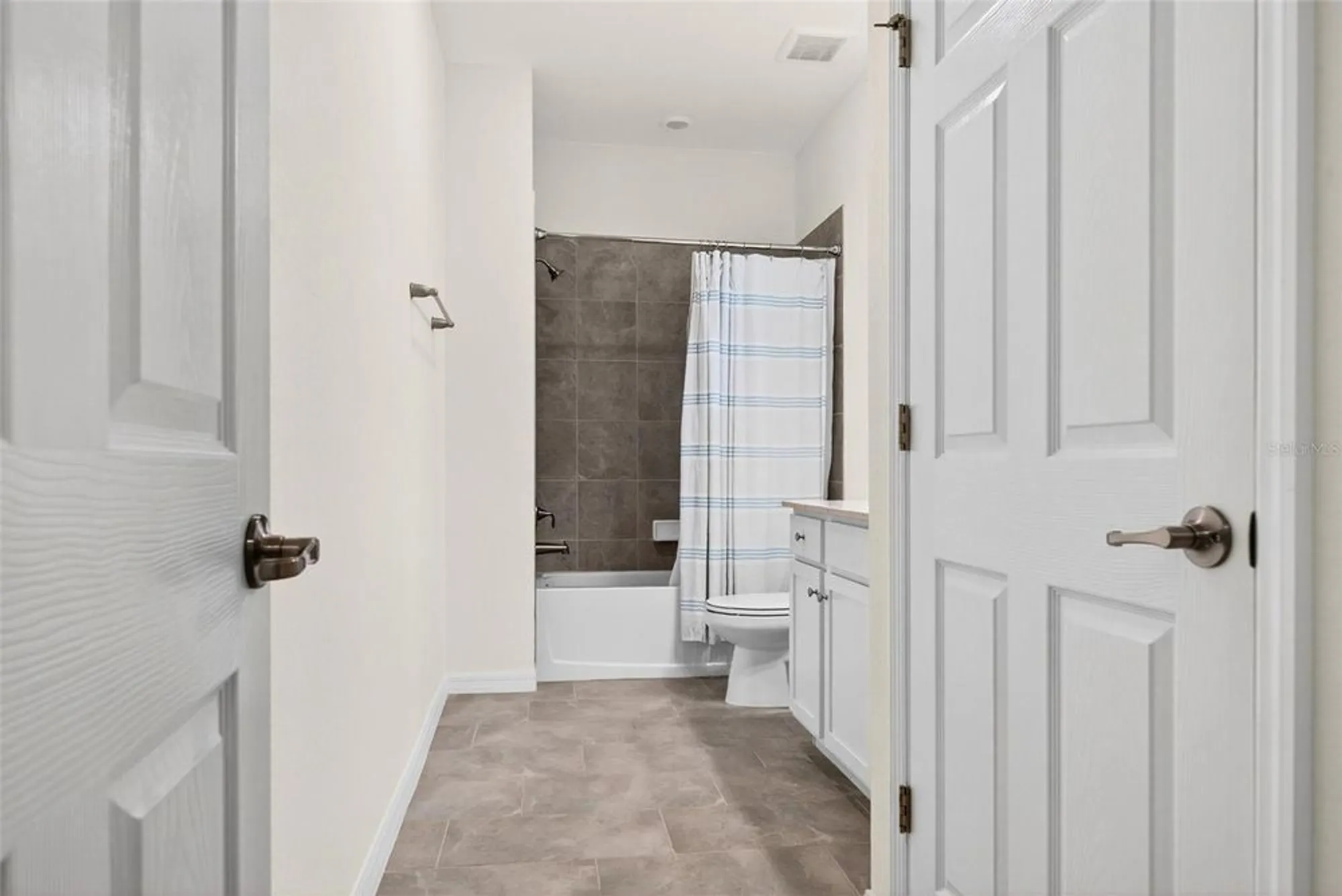 Property Slideshow image 46 of 91 | 10047 crooked creek dr 201, Venice, FL, 34293