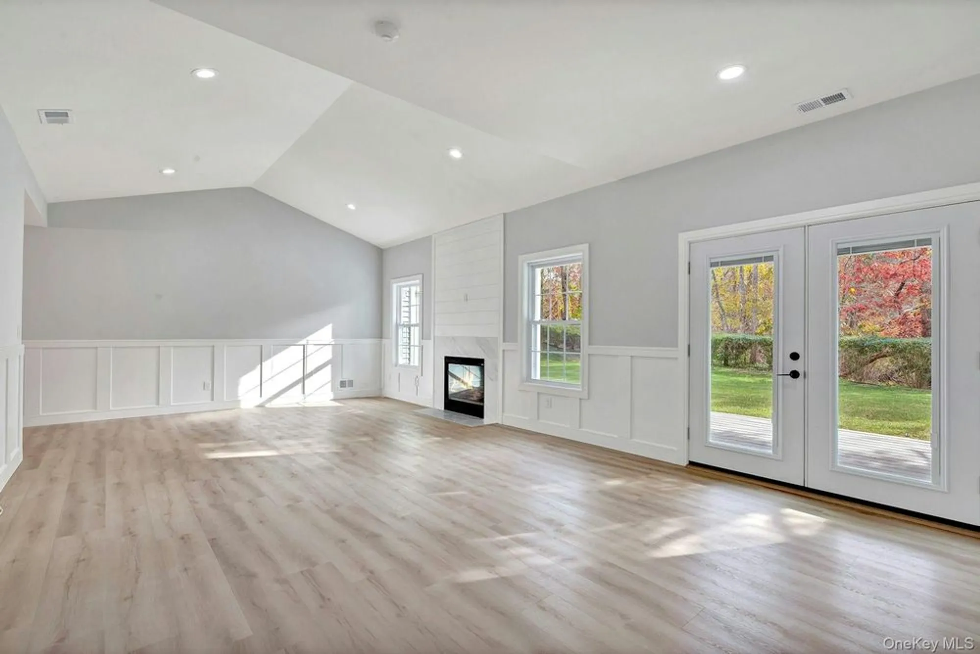 Property Slideshow image 5 of 41 | 509 oak bluff ct, Moriches, NY, 11955