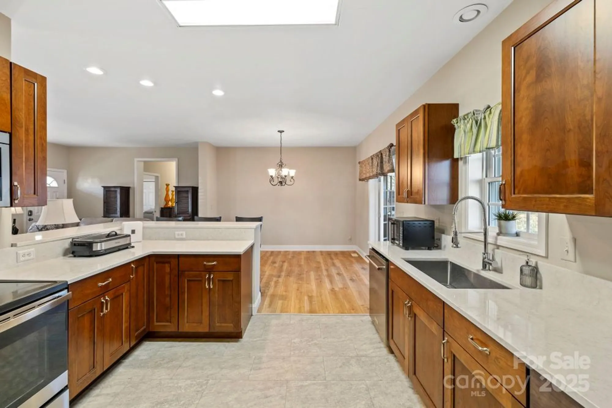 Property Slideshow image 28 of 48 | 494 riverwind dr, Hendersonville, NC, 28739