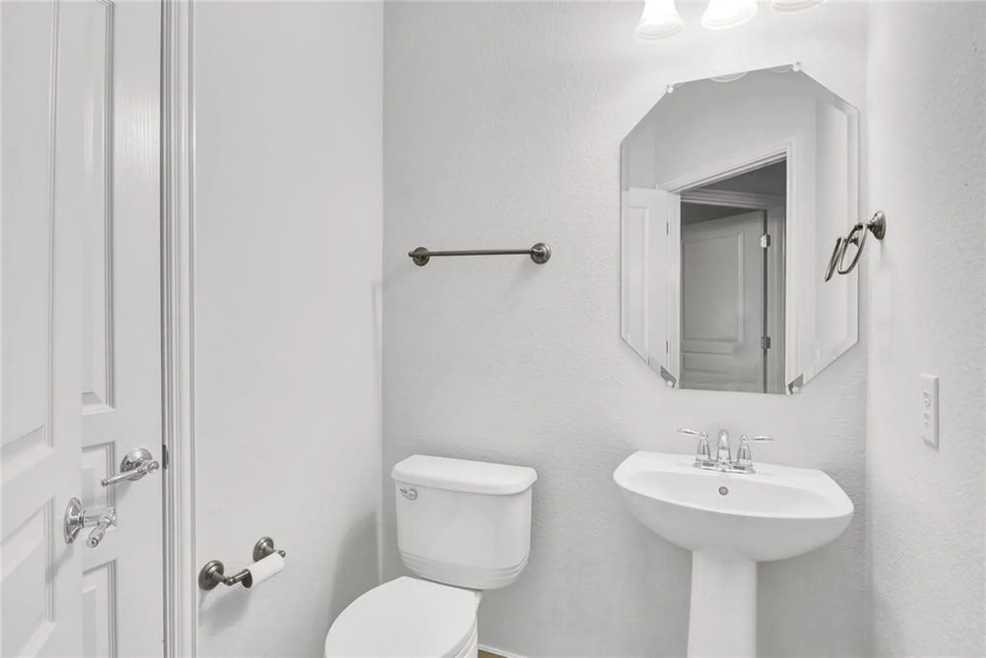 Property Slideshow image 25 of 27 | 862 carrington greens dr, Frisco, TX, 75036