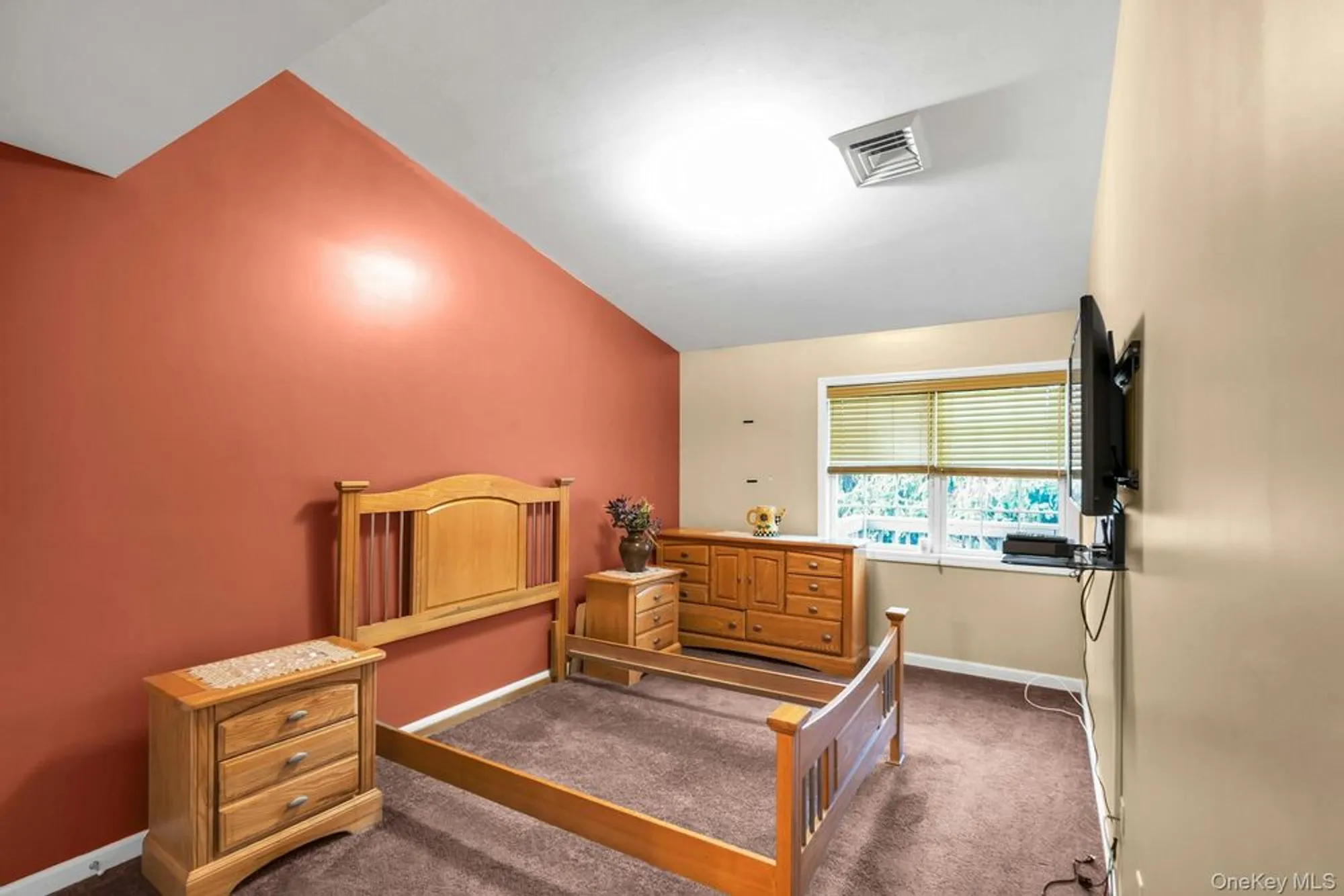 Property Slideshow image 11 of 24 | 1120 willow ln, Valley Stream, NY, 11580