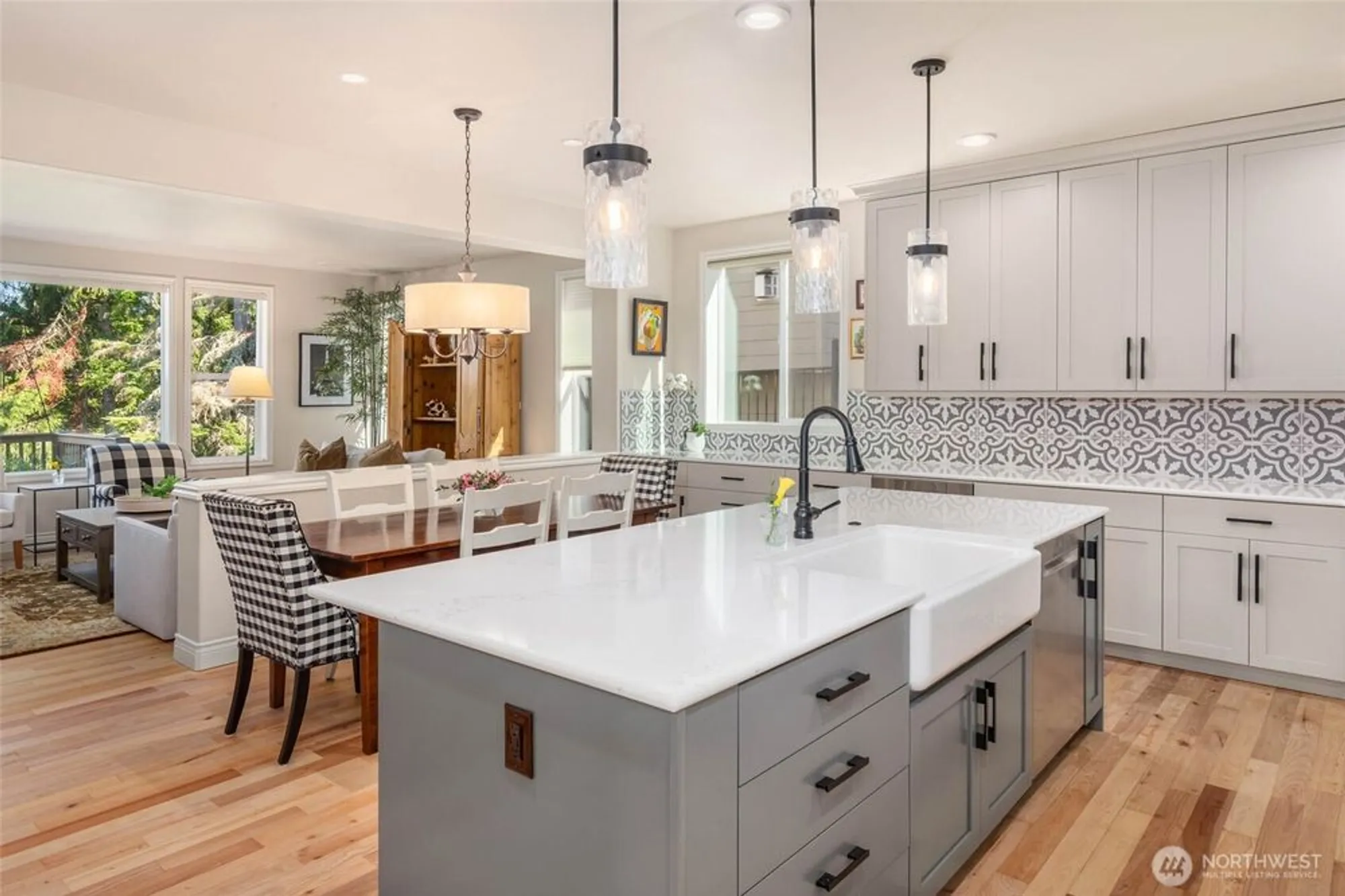 Property Slideshow image 11 of 38 | 12438 243rd pl, Redmond, WA, 98053