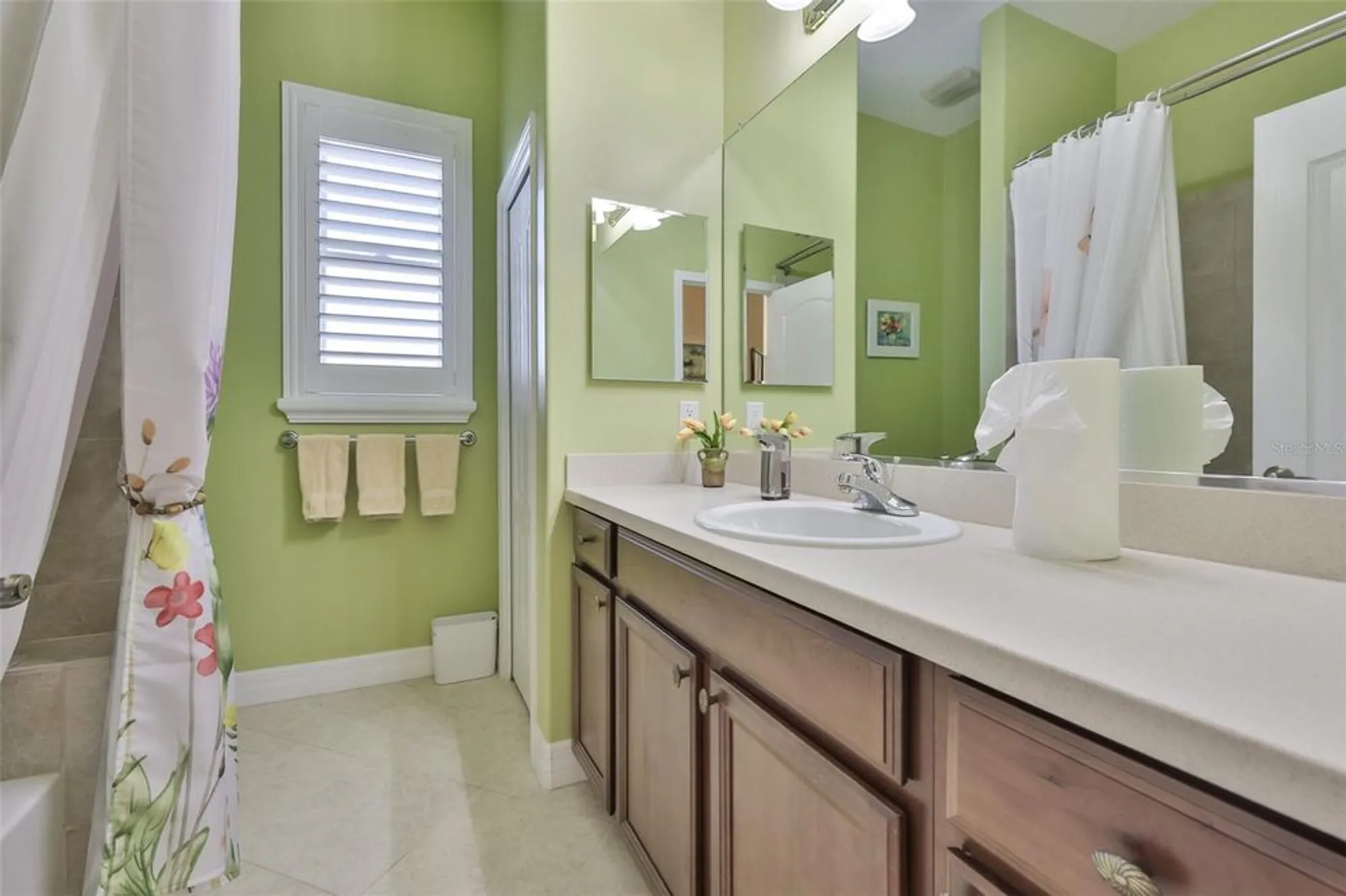 Property Slideshow image 29 of 48 | 327 noble faire dr, Sun City Center, FL, 33573