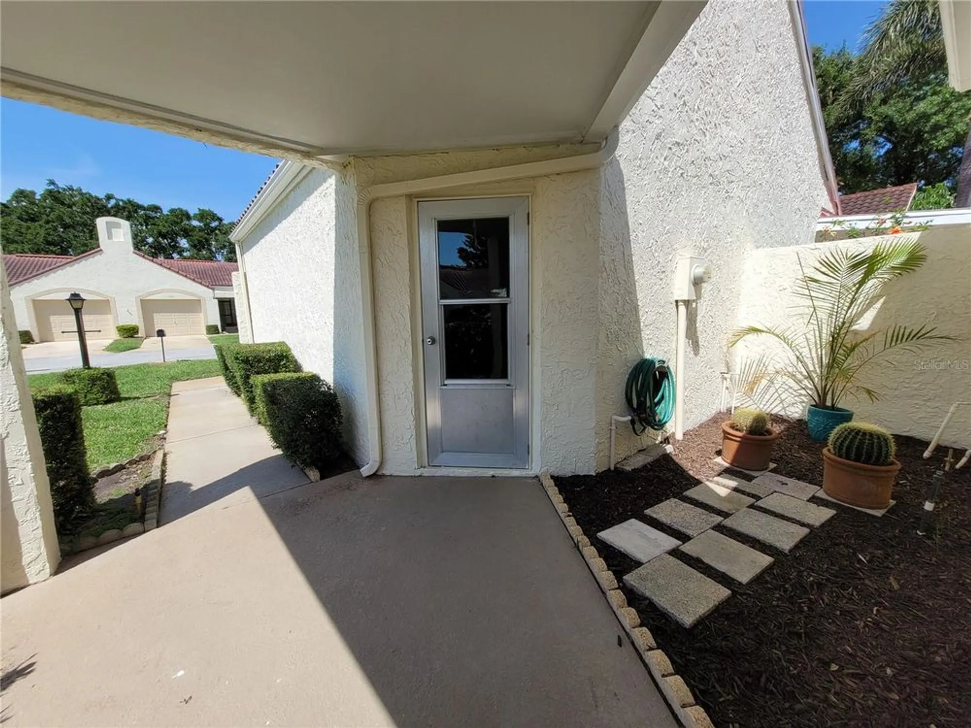 Property Slideshow image 13 of 23 | 946 madrid dr, Palm Harbor, FL, 34684