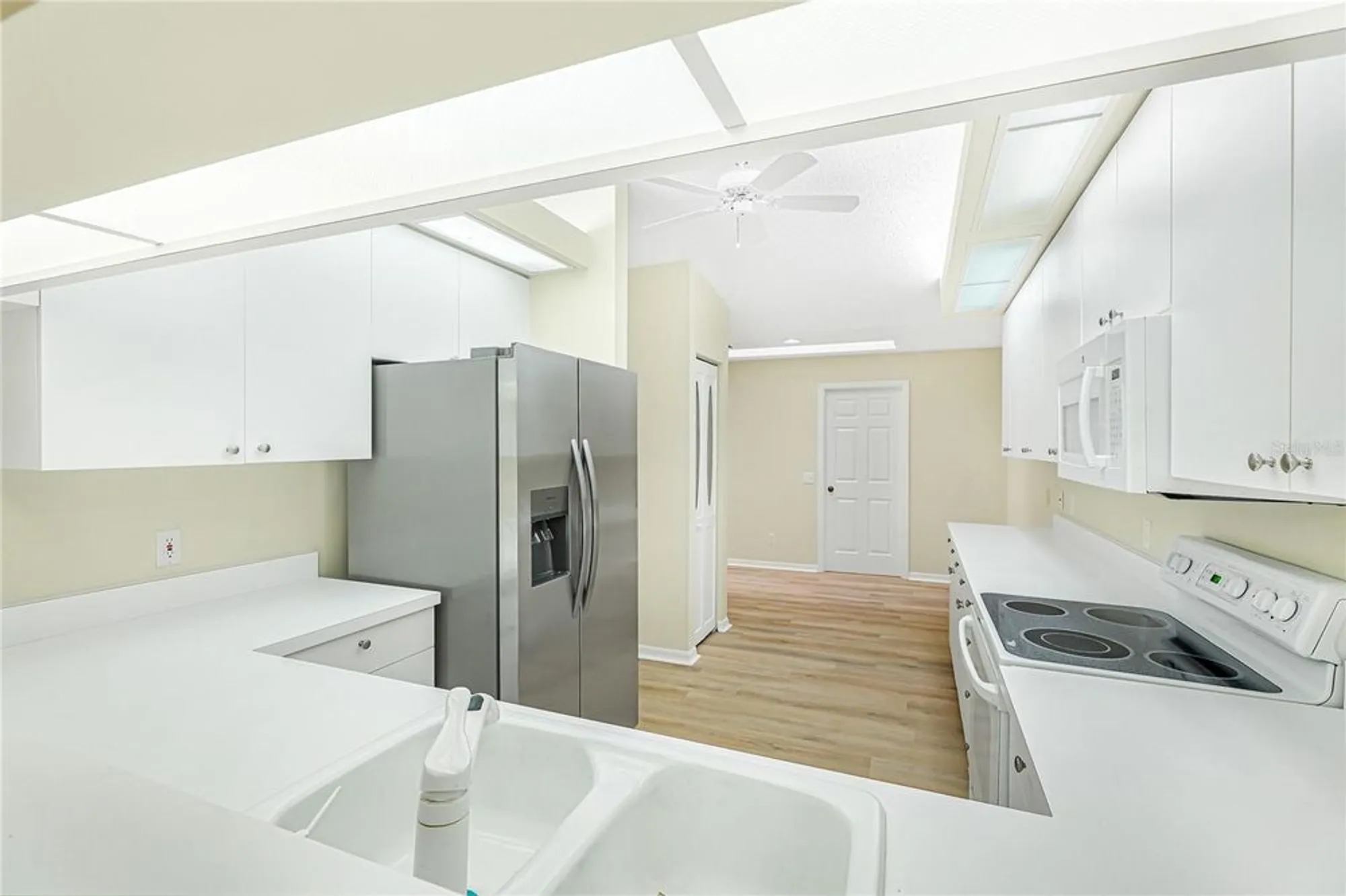 Property Slideshow image 11 of 44 | 7106 saint andrews ln, Sarasota, FL, 34243