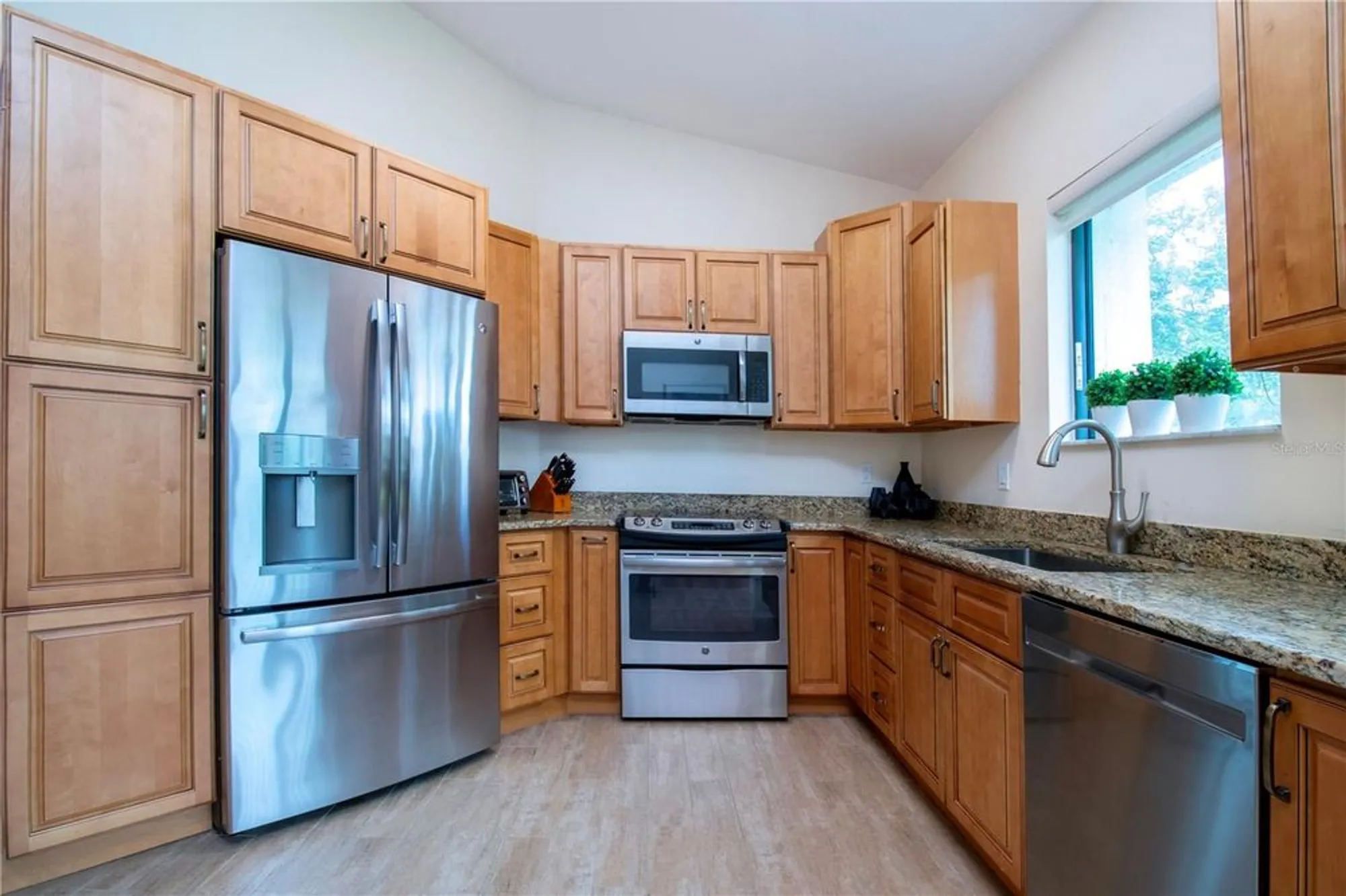 Property Slideshow image 11 of 39 | 5273 heron way # 202, Sarasota, FL, 34231
