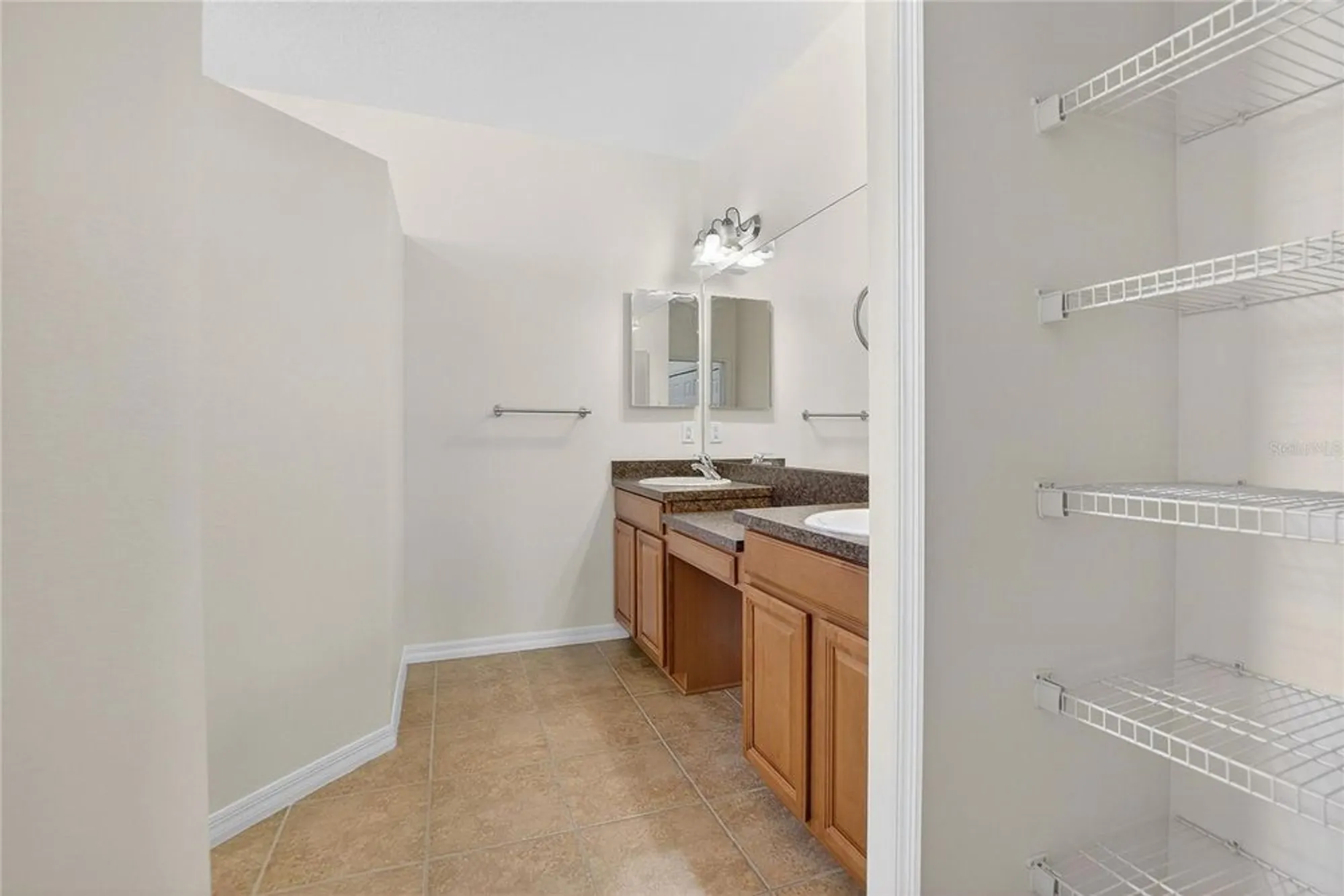 Property Slideshow image 33 of 76 | 331 cedar falls dr, Apollo Beach, FL, 33572