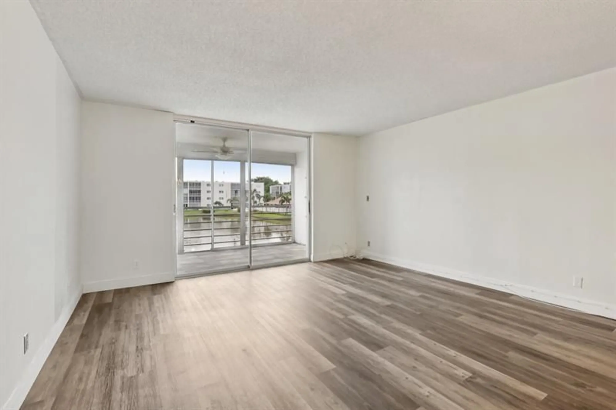 Property Slideshow image 5 of 39 | 1024 se 4th ave 204, Dania Beach, FL, 33004