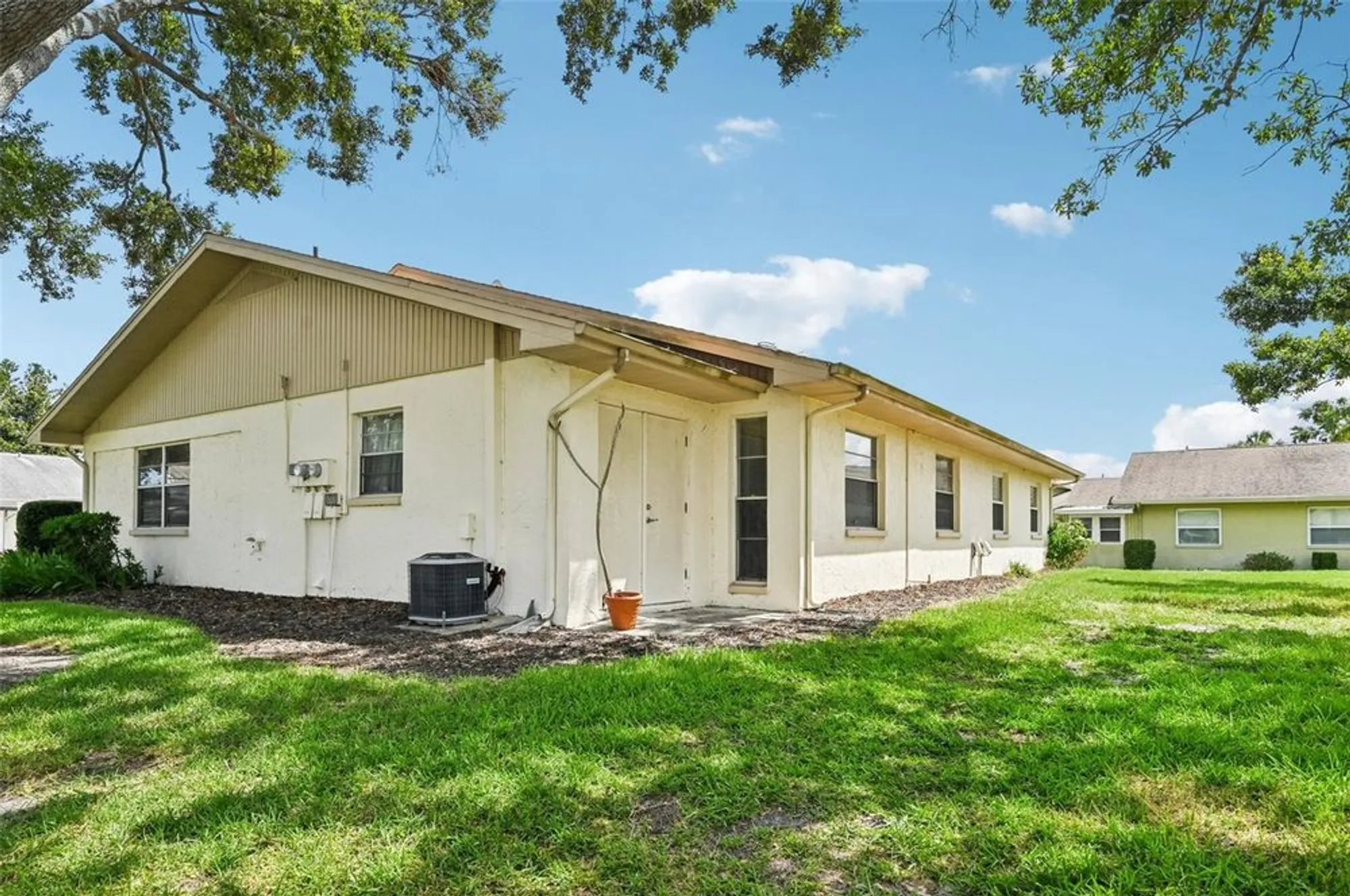 Property Slideshow image 22 of 51 | 2208 grenadier dr, Sun City Center, FL, 33573