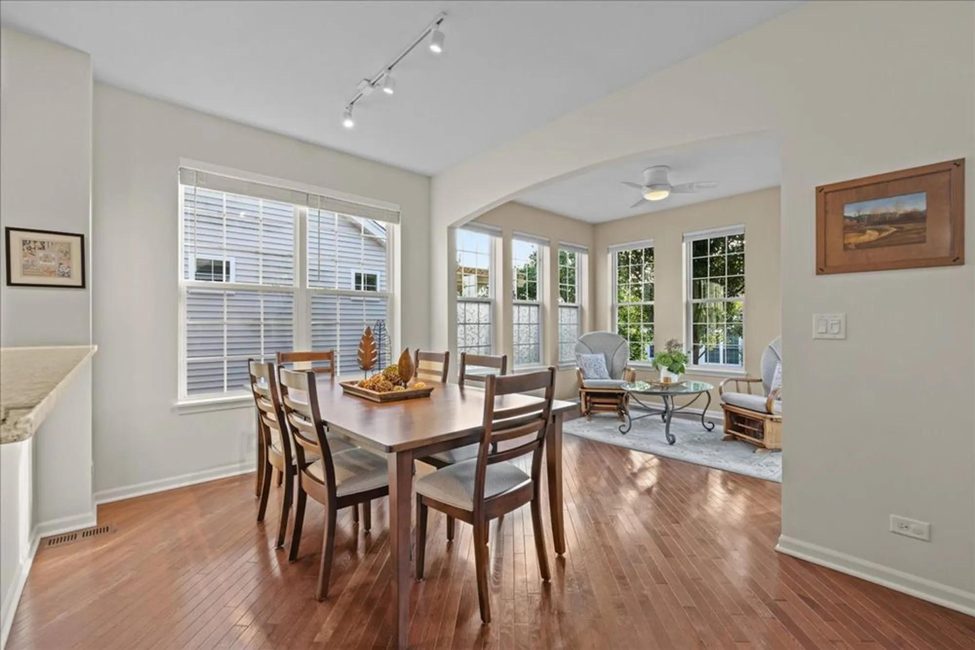 Property Slideshow image 10 of 30 | 1148 drury ln, Aurora, IL, 60502