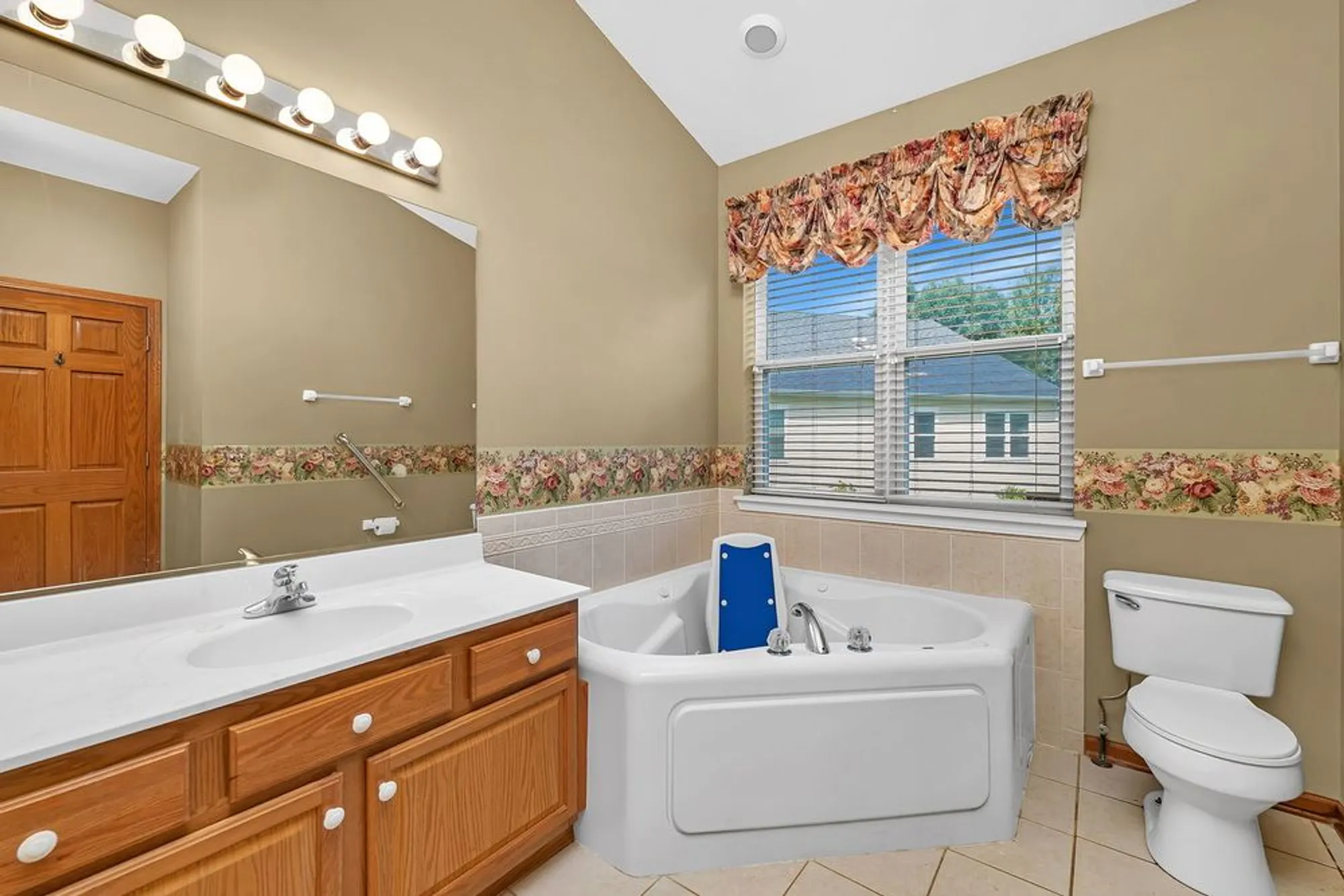 Property Slideshow image 17 of 28 | 746 s mecosta ln, Romeoville, IL, 60446