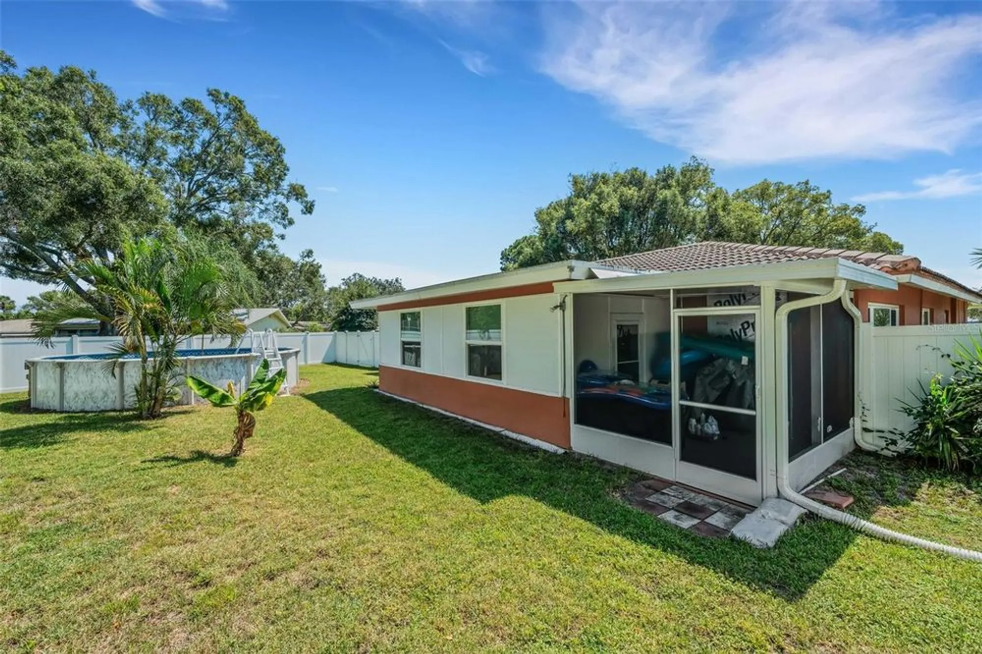 Property Slideshow image 23 of 39 | 1632 heather pl, Palm Harbor, FL, 34684