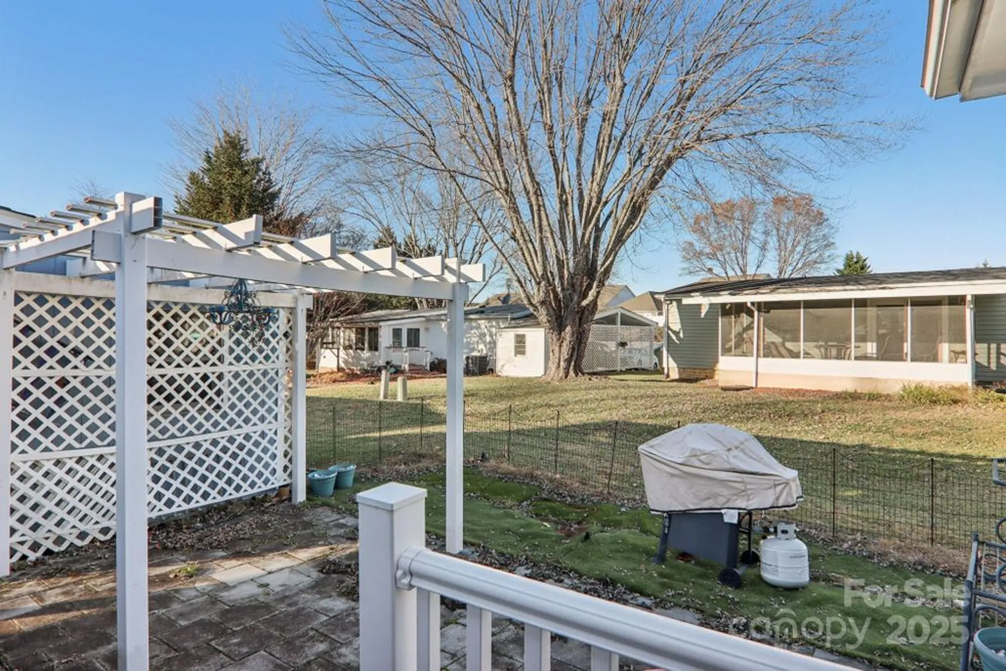 Property Slideshow image 40 of 48 | 302 meadowbrook ct, Hendersonville, NC, 28792