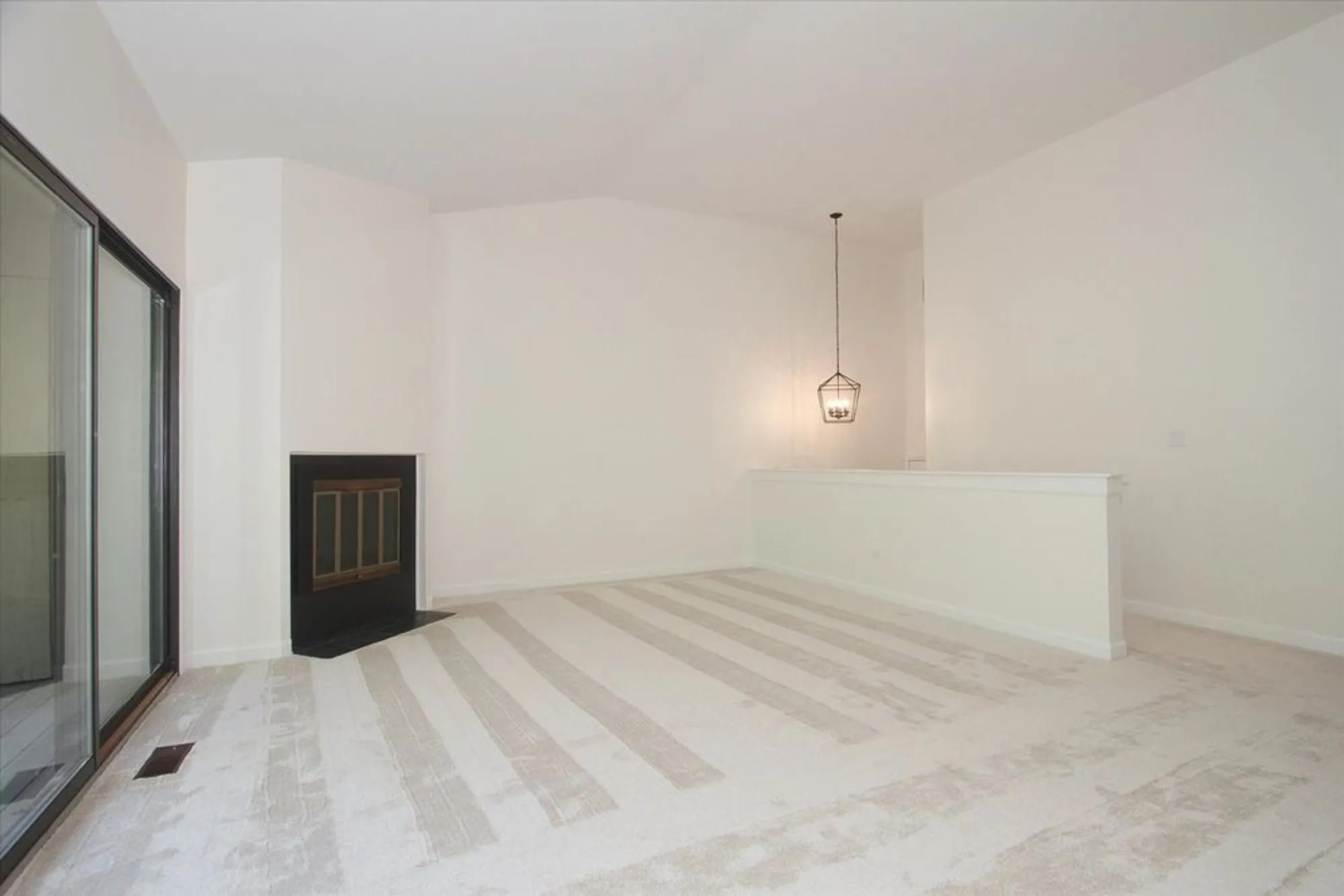 Property Slideshow image 4 of 32 | 78a foxwood ln # m169, Lake Barrington, IL, 60010