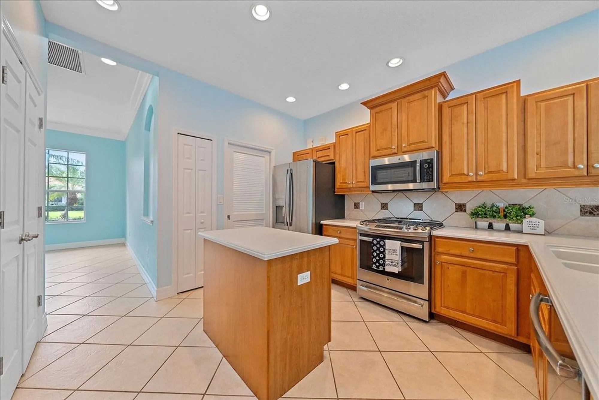 Property Slideshow image 7 of 43 | 6619 pinefeather ct, Bradenton, FL, 34203