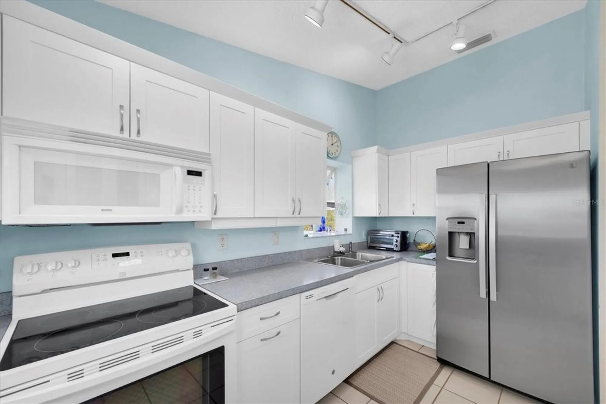 Property Slideshow image 7 of 57 | 801 waterside ln, Bradenton, FL, 34209