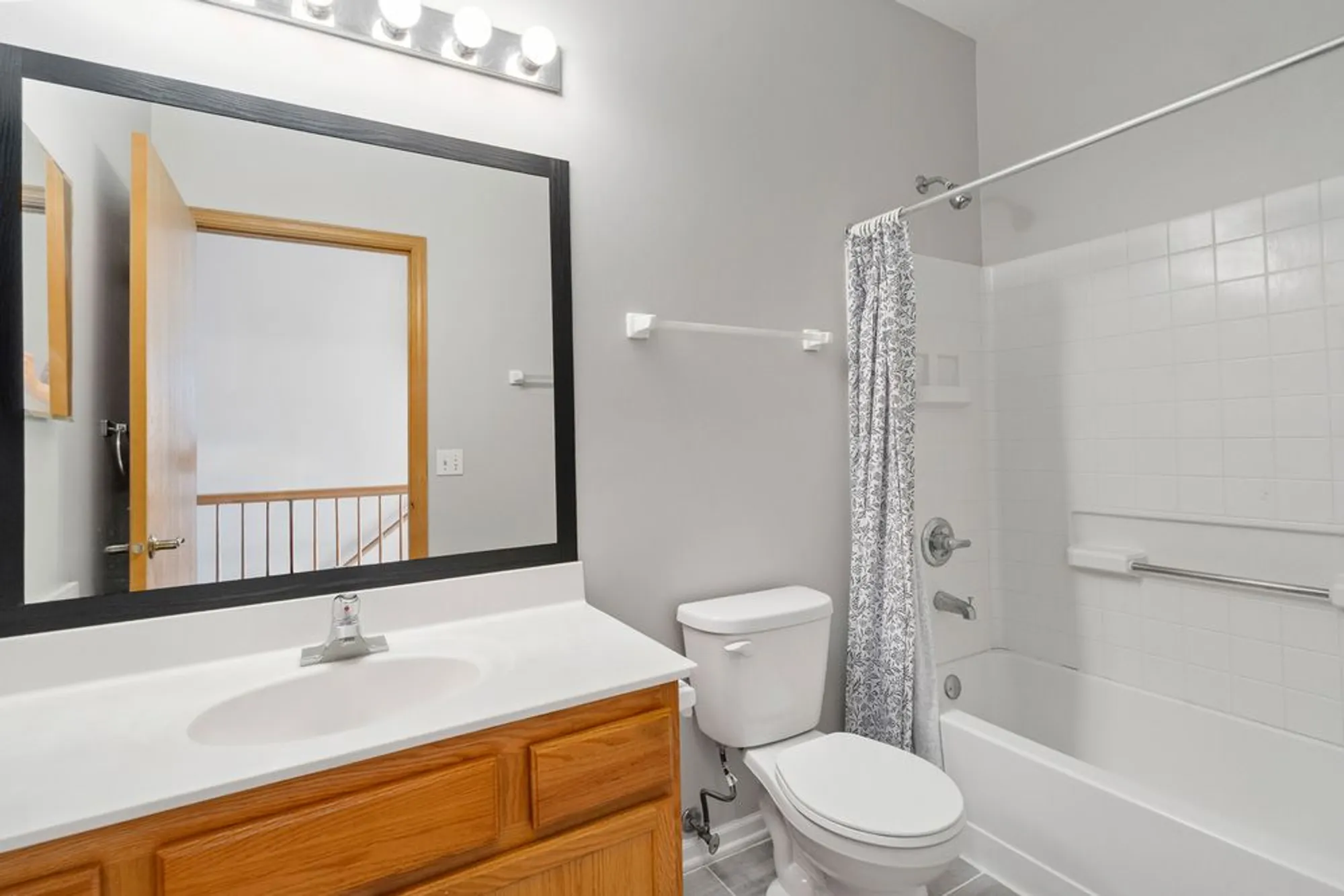 Property Slideshow image 14 of 34 | 721 s wellston ln, Romeoville, IL, 60446