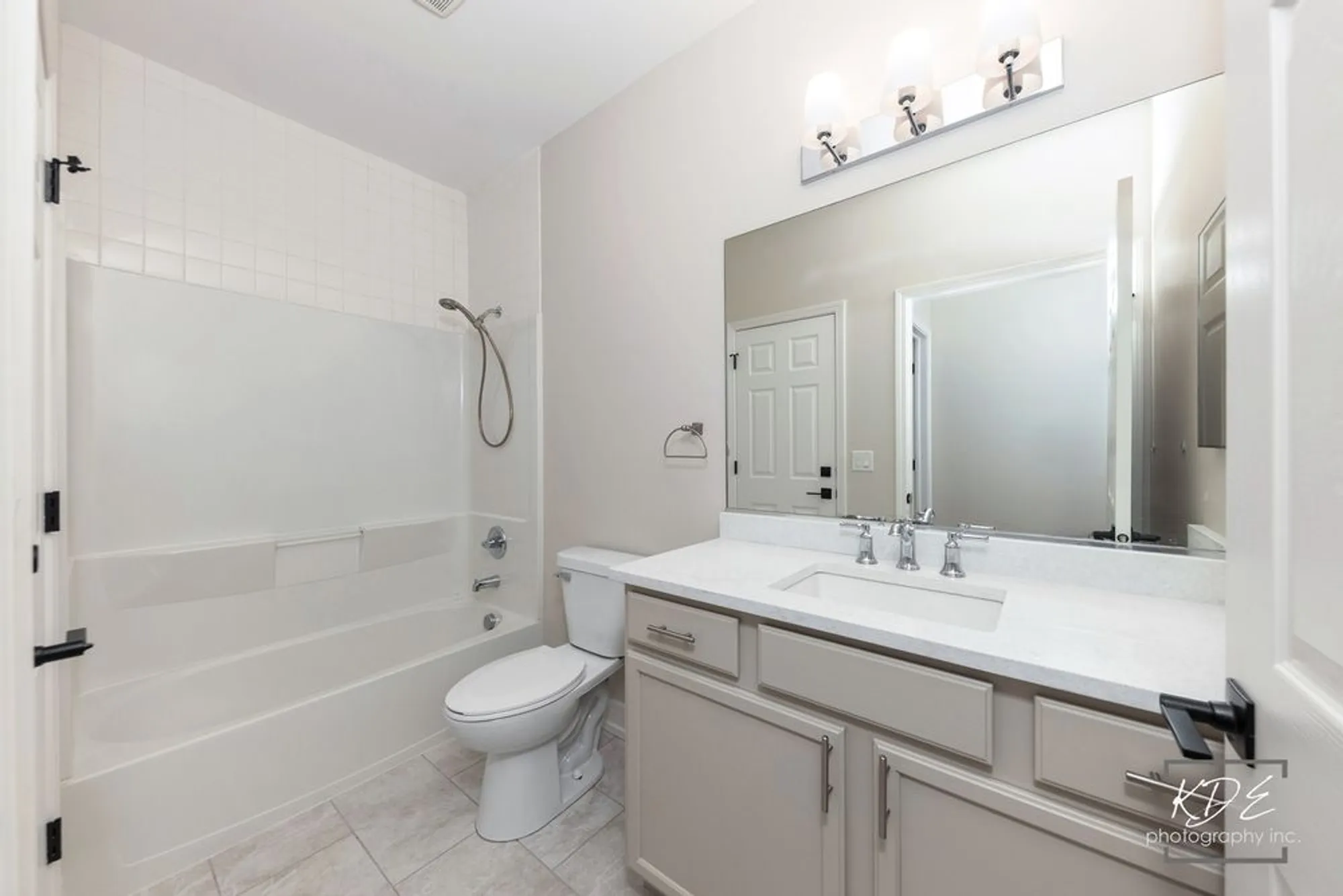 Property Slideshow image 24 of 33 | 2836 hillcrest cir, Naperville, IL, 60564