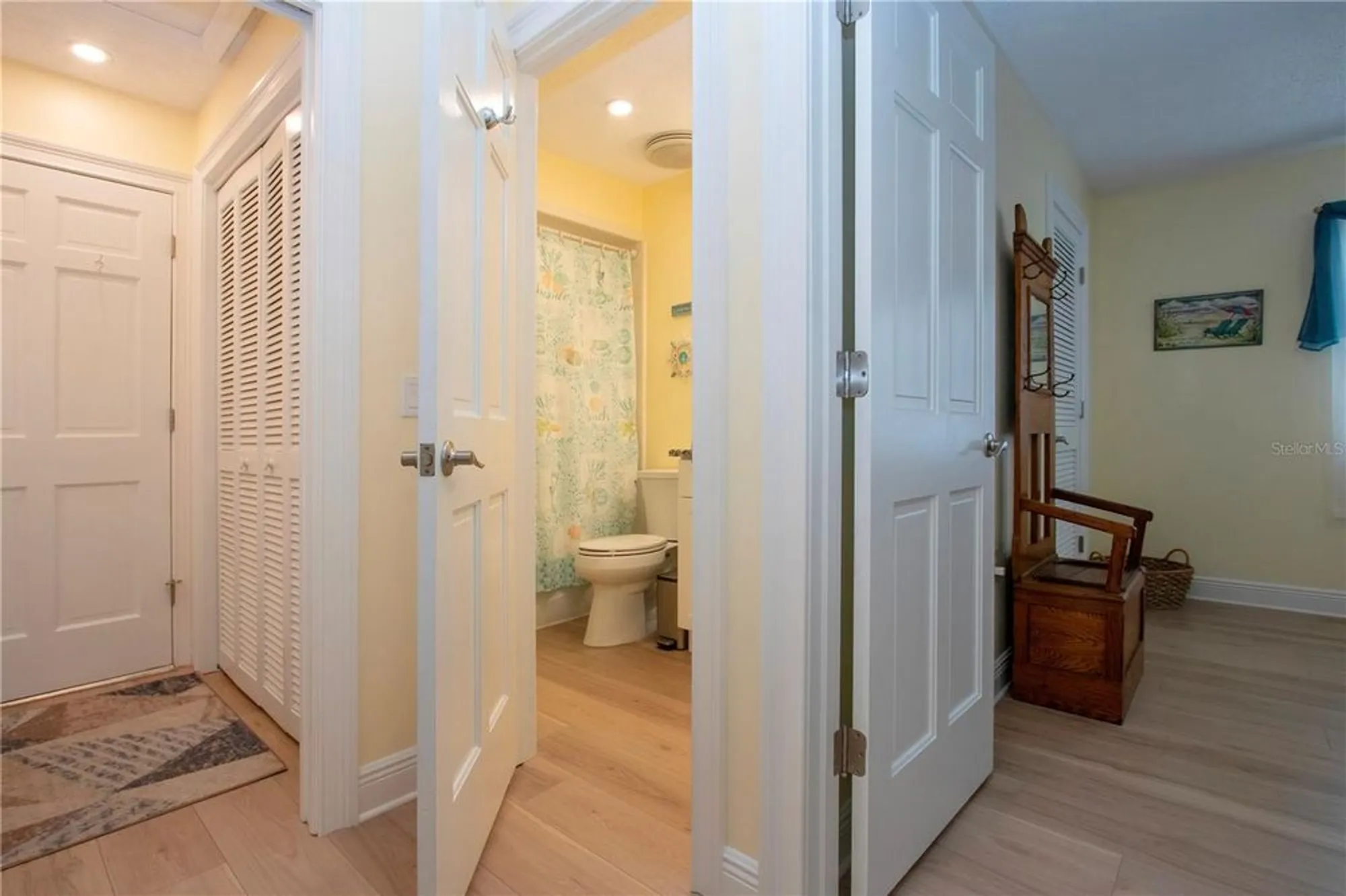 Property Slideshow image 51 of 69 | 2016 east view dr, Sun City Center, FL, 33573