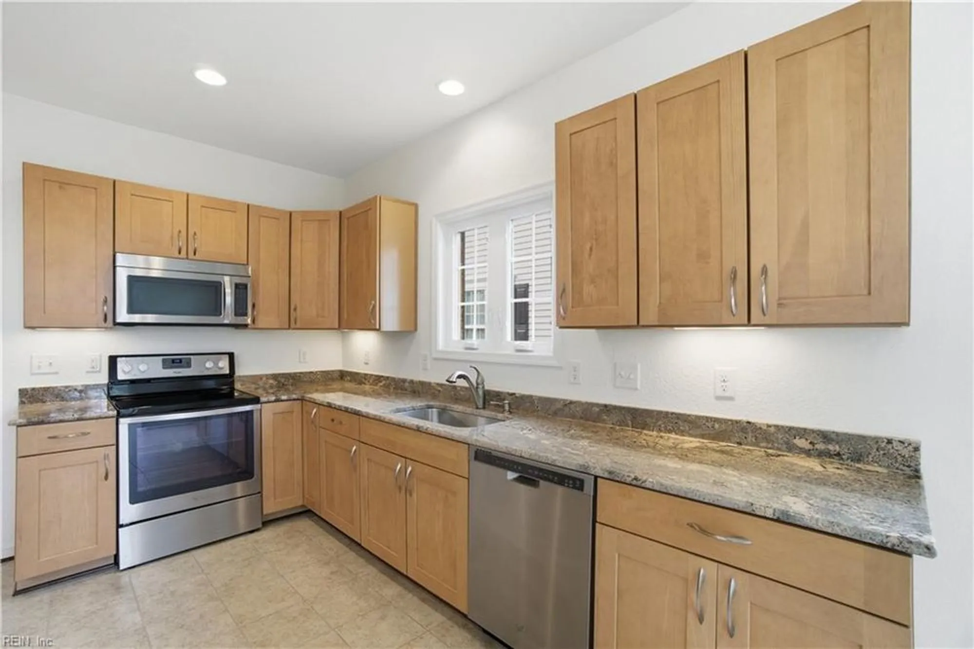 Property Slideshow image 6 of 50 | 502 dunning ln, Chesapeake, VA, 23322