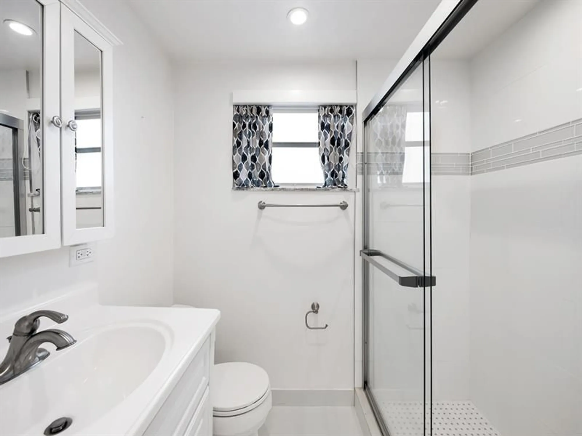 Property Slideshow image 17 of 23 | 329 se 3rd st 305p, Hallandale Beach, FL, 33009