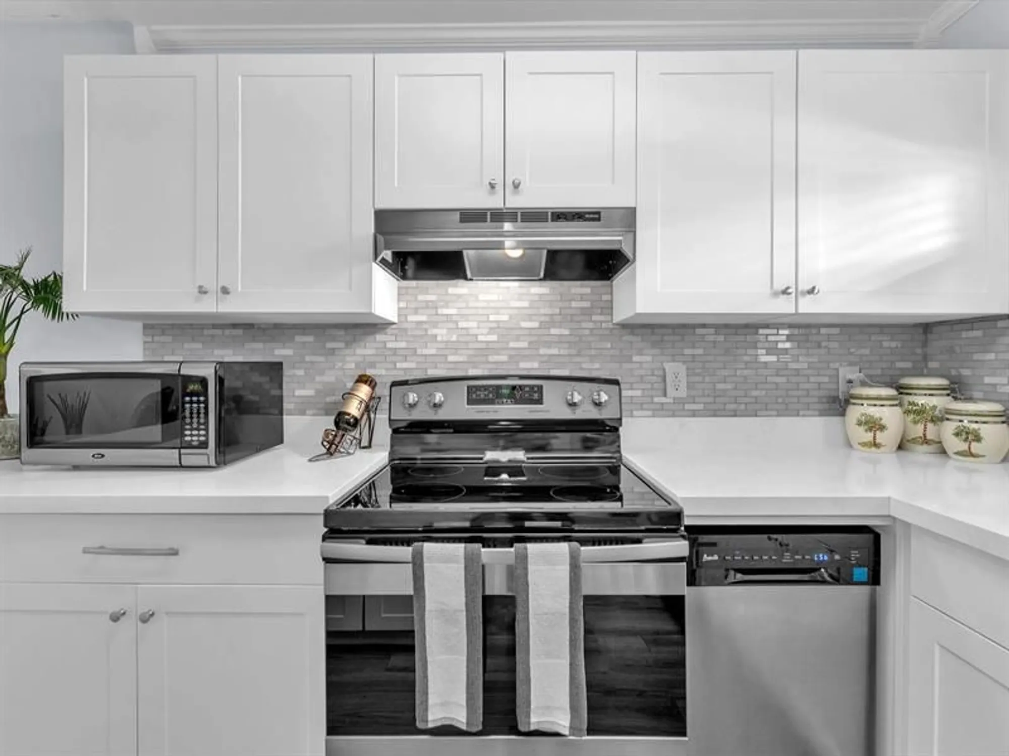 Property Slideshow image 10 of 25 | 6770 royal palm blvd apt 205, Margate, FL, 33063