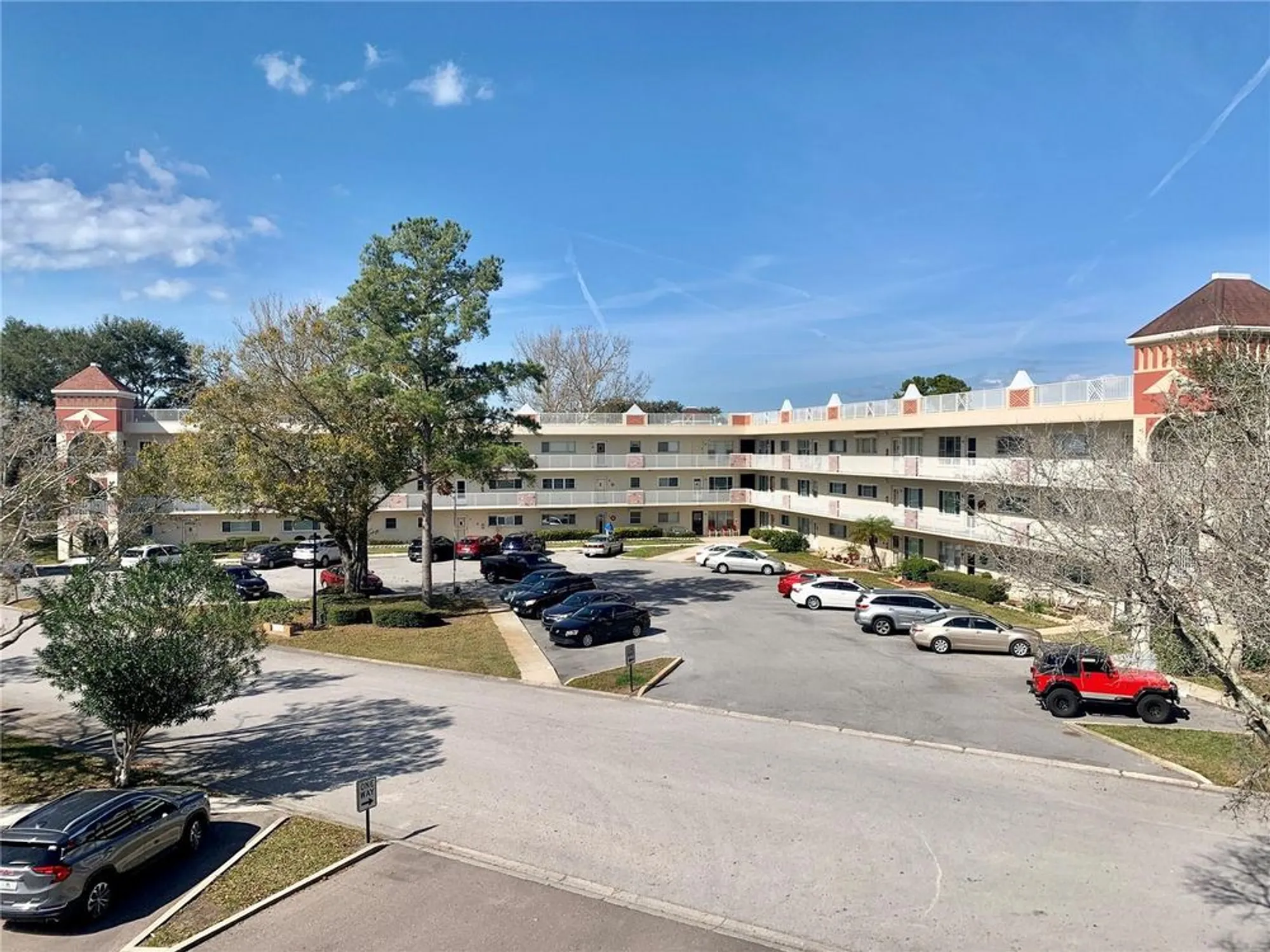 Property Slideshow image 1 of 37 | 2262 swedish dr 6, Clearwater, FL, 33763