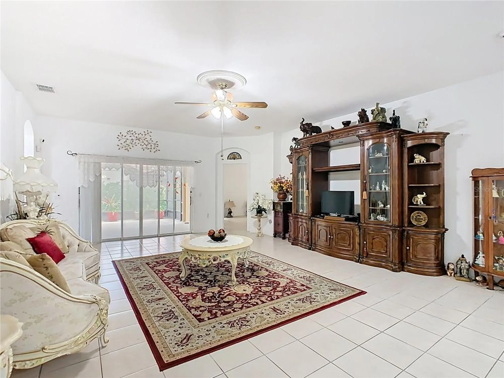 Property Slideshow image 14 of 52 | 572 sienna dr, Poinciana, FL, 34759