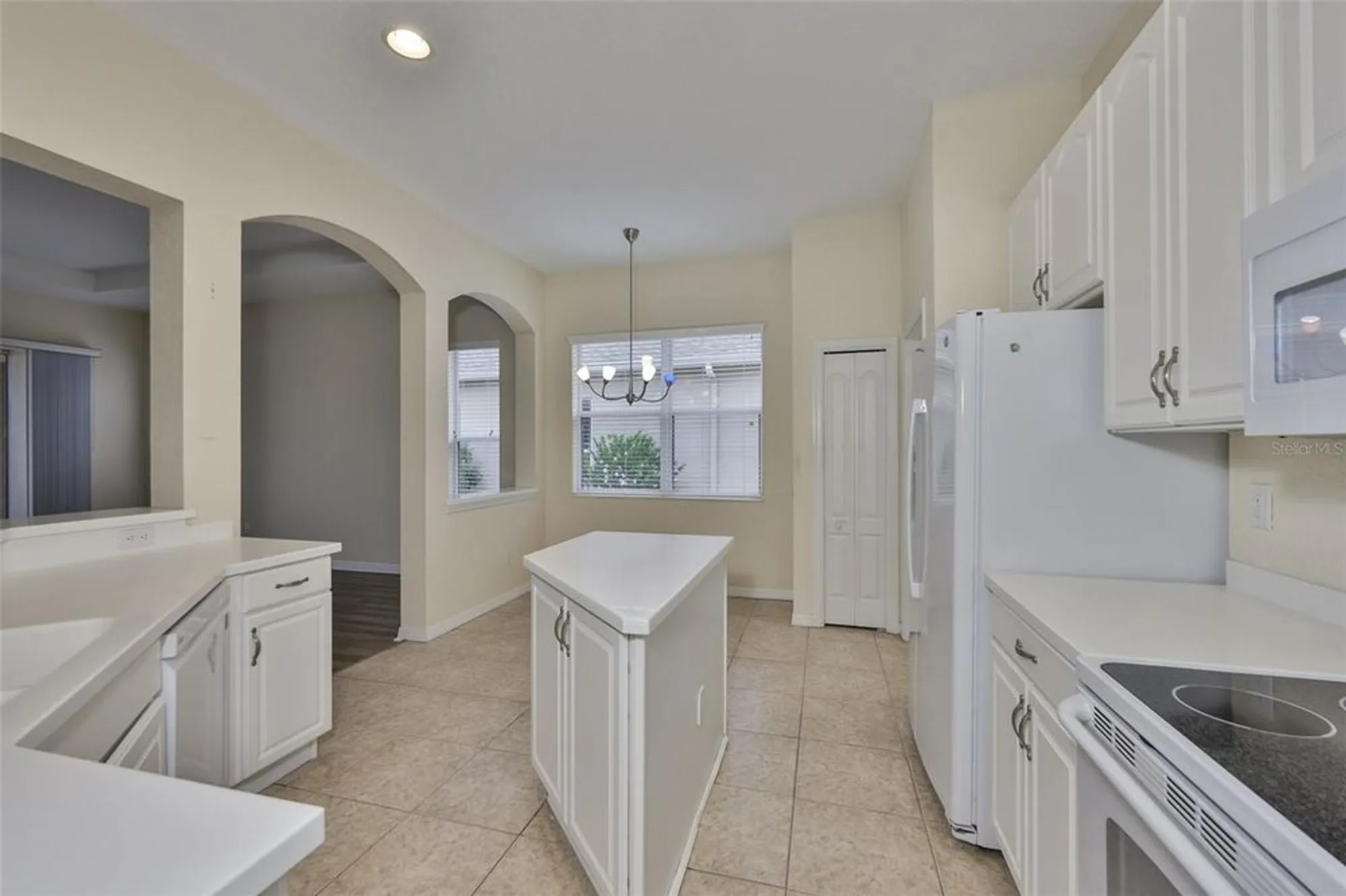 Property Slideshow image 12 of 41 | 1043 regal manor way, Sun City Center, FL, 33573