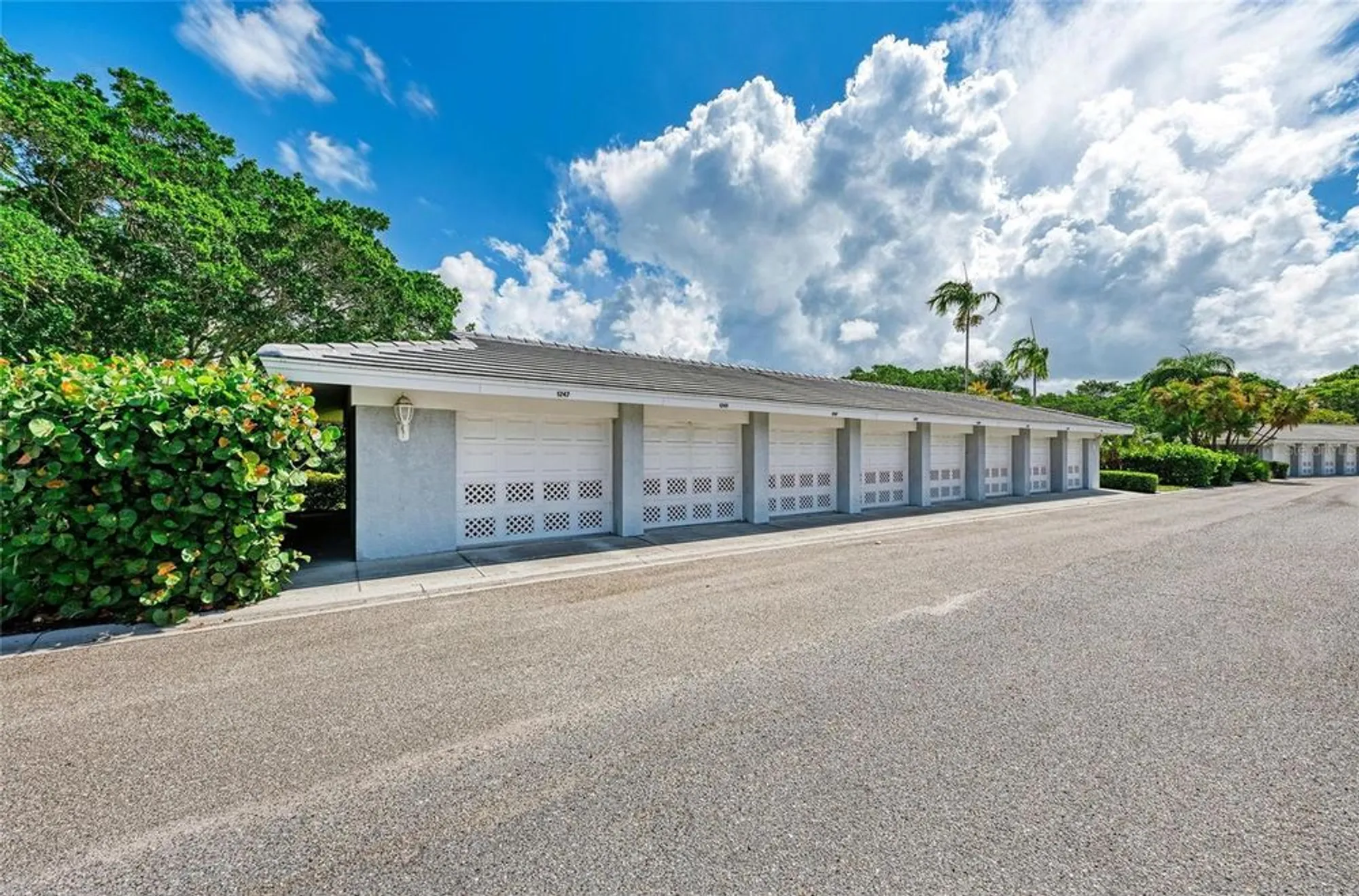 Property Slideshow image 31 of 45 | 1247 edgewater cir # 1247, Bradenton, FL, 34209