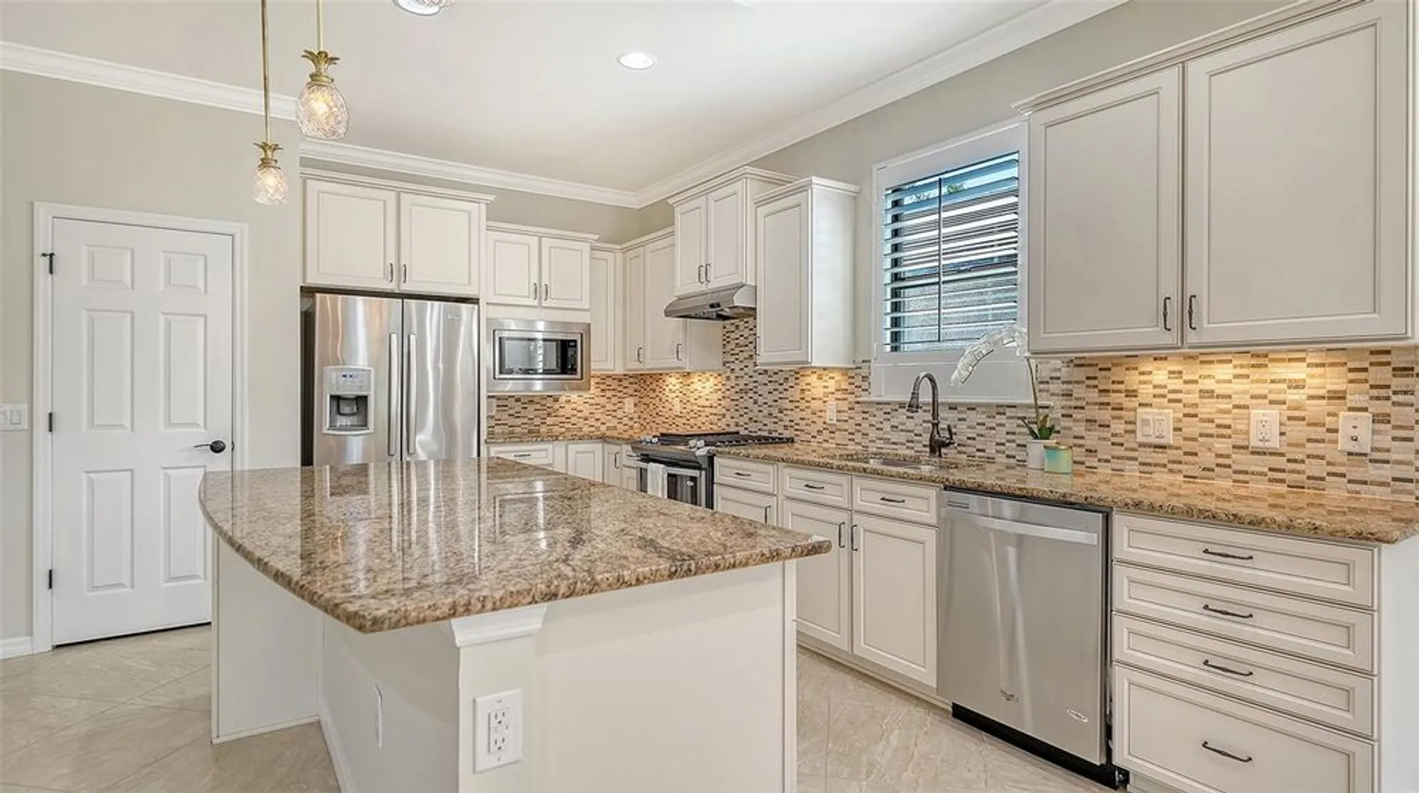 Property Slideshow image 14 of 64 | 5934 caspian tern dr, Sarasota, FL, 34238