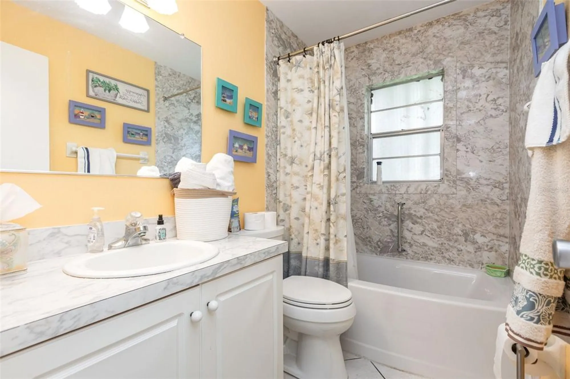 Property Slideshow image 25 of 48 | 305 cranston pl, Sun City Center, FL, 33573