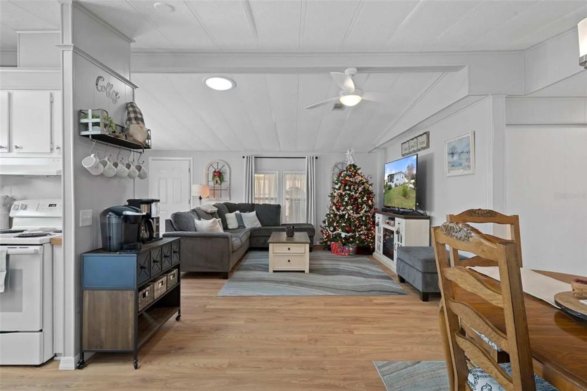 Property Slideshow image 8 of 59 | 5079 lodgewood dr, Lakeland, FL, 33810