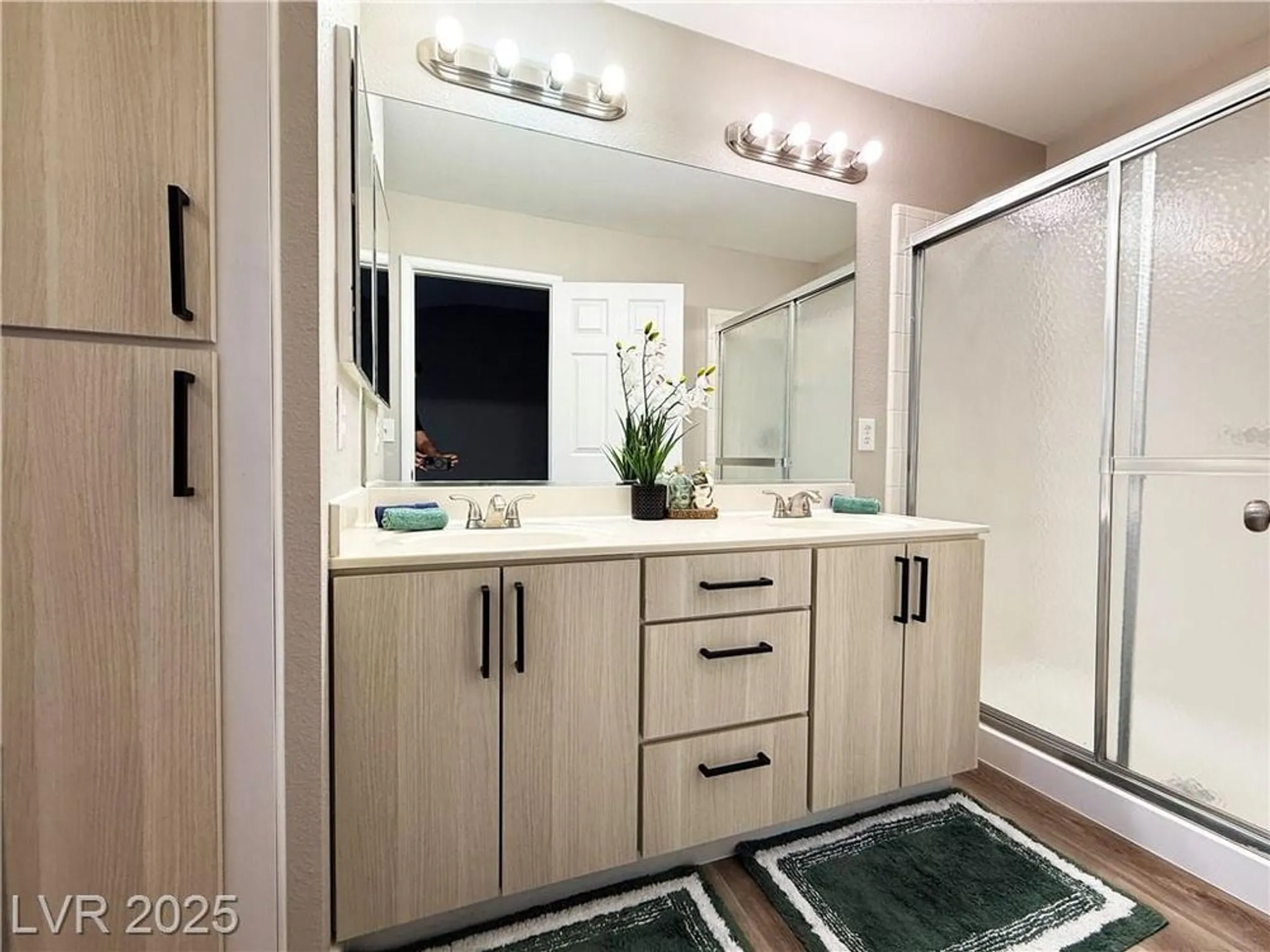Property Slideshow image 14 of 36 | 5452 cove point dr, Las Vegas, NV, 89130