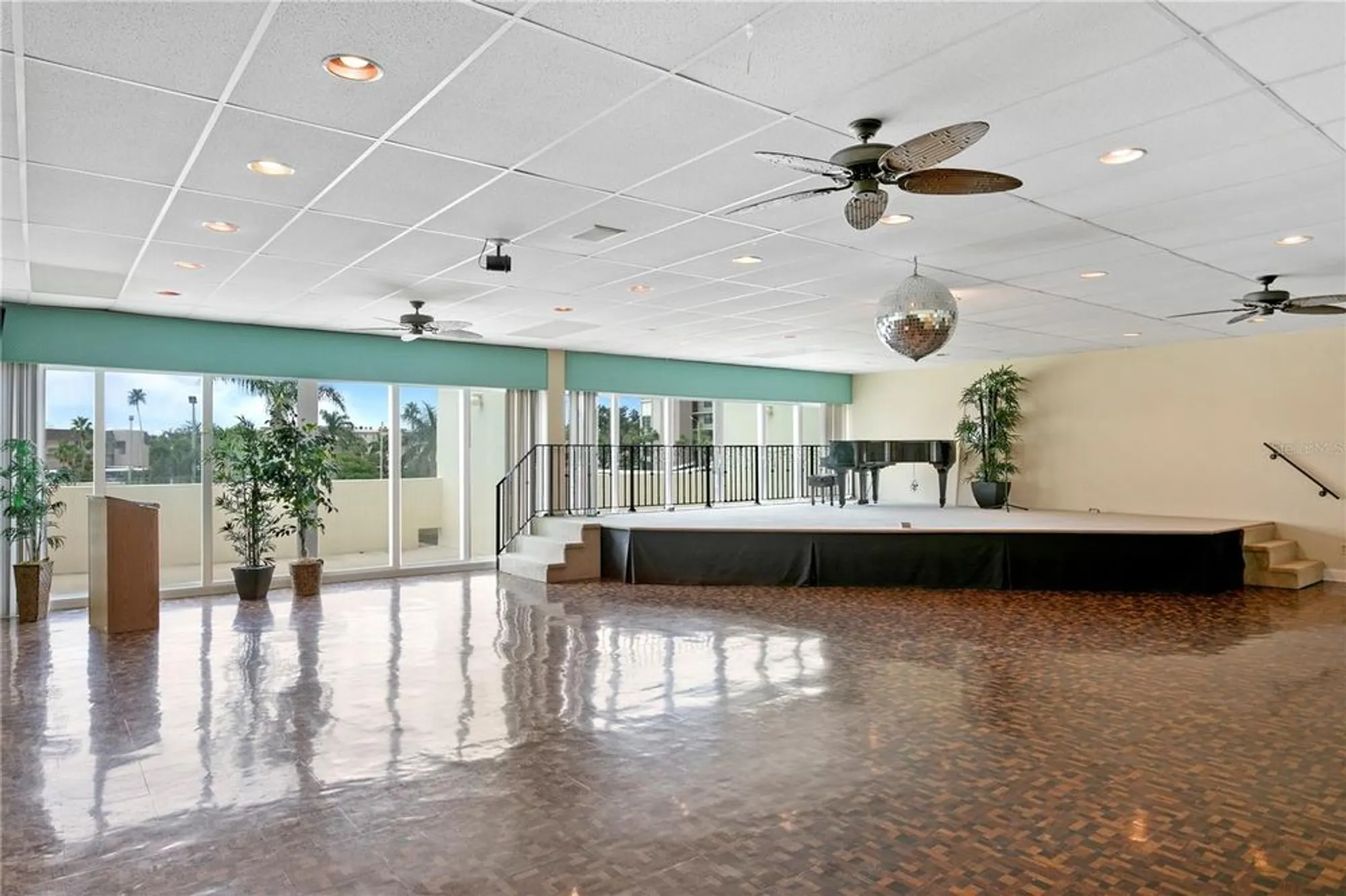 Property Slideshow image 60 of 73 | 7400 sun island dr 407, South Pasadena, FL, 33707