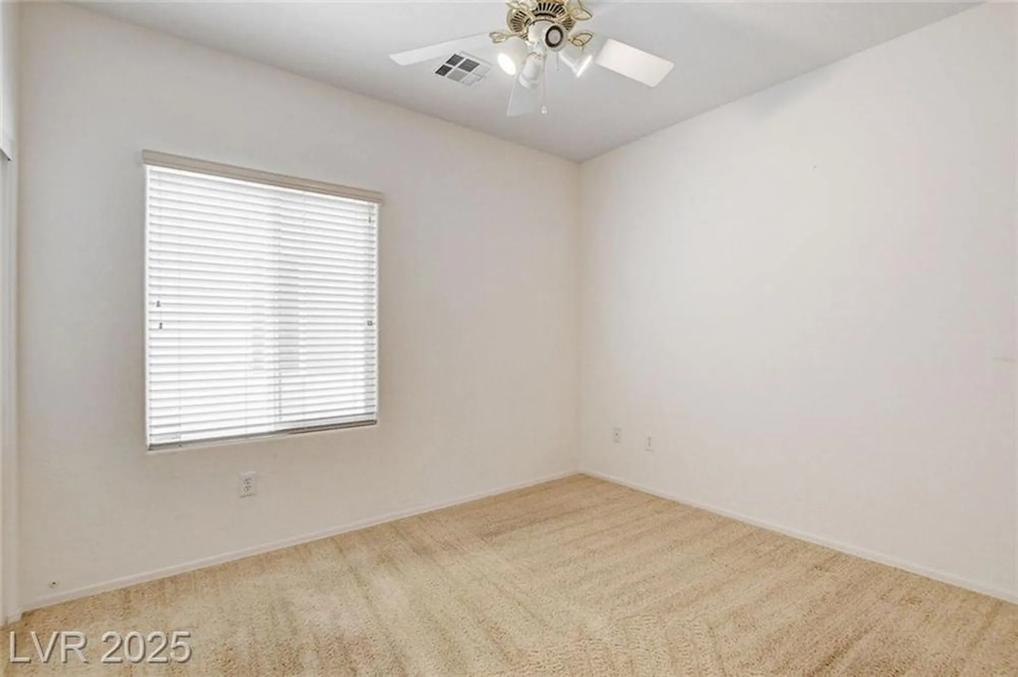 Property Slideshow image 25 of 48 | 2421 willow wren dr, North Las Vegas, NV, 89084