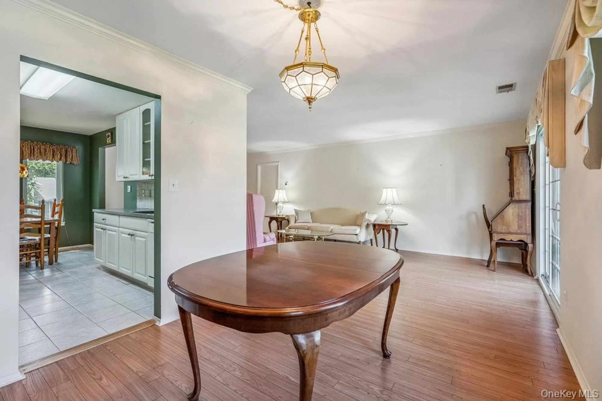 Property Slideshow image 12 of 35 | 914 fenway rd, Saint James, NY, 11780