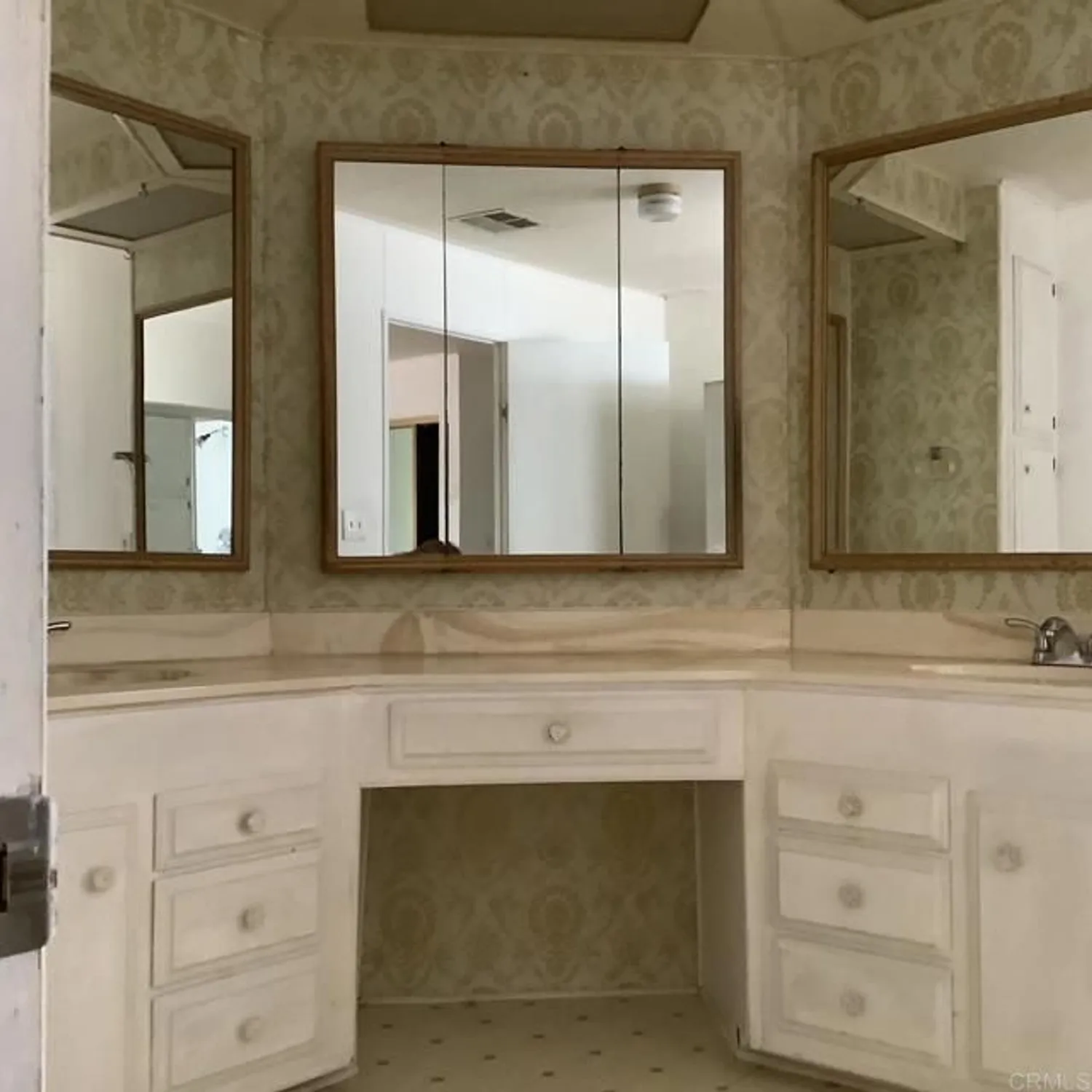 Property Slideshow image 9 of 13 | 38069 calle de amor, Murrieta, CA, 92563