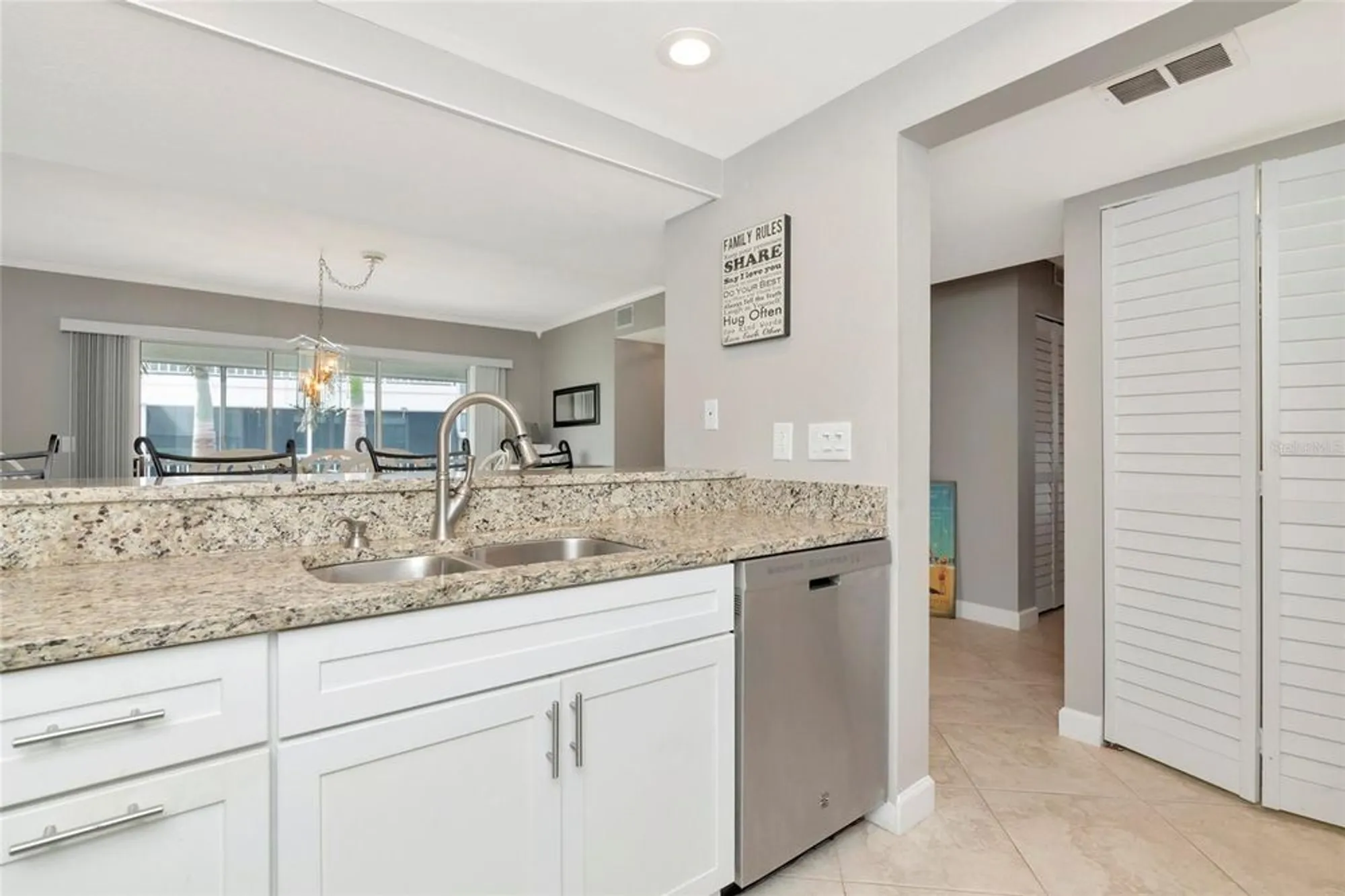 Property Slideshow image 12 of 52 | 1145 edgewater cir # 1145, Bradenton, FL, 34209
